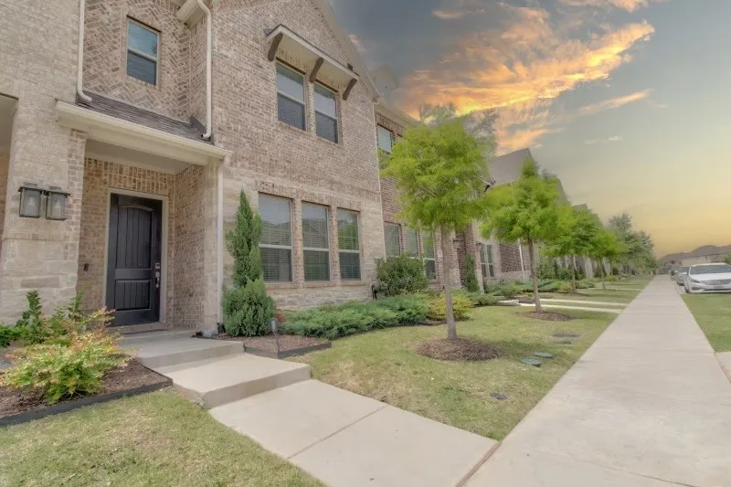 Townhouse For Rent in Dallas County , 1564 Windermere Way, Farmers Branch, Texas 75234, 3 Bedroom, 3 Bathroom, 2 Garage spaces, 1,832 Sqft, built in 2019, mls#21354495, Real Estate Agent in Farmers Branch, Homes For Rent in Dallas county, Homes For Rent in Farmers Branch, Realtor in Farmers Branch Texas, Real Estate Brokerage Independent Realty Texas, Luminita Cordes Realtor