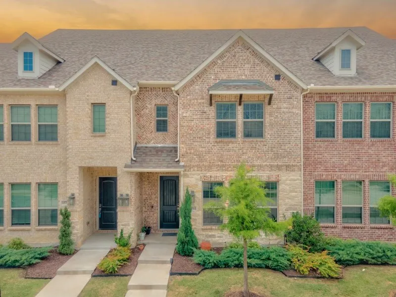 Townhouse For Rent in Dallas County , 1564 Windermere Way, Farmers Branch, Texas 75234, 3 Bedroom, 3 Bathroom, 2 Garage spaces, 1,832 Sqft, built in 2019, mls#21354495, Real Estate Agent in Farmers Branch, Homes For Rent in Dallas county, Homes For Rent in Farmers Branch, Realtor in Farmers Branch Texas, Real Estate Brokerage Independent Realty Texas, Luminita Cordes Realtor