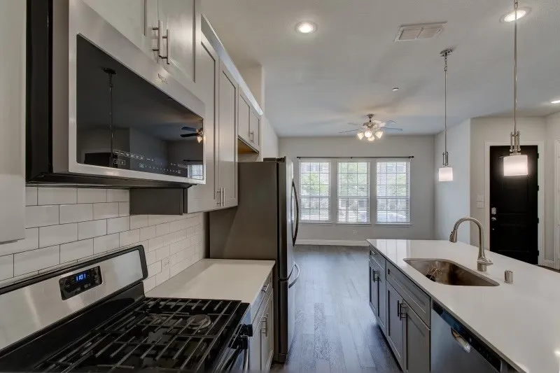 Townhouse For Rent in Dallas County , 1564 Windermere Way, Farmers Branch, Texas 75234, 3 Bedroom, 3 Bathroom, 2 Garage spaces, 1,832 Sqft, built in 2019, mls#21354495, Real Estate Agent in Farmers Branch, Homes For Rent in Dallas county, Homes For Rent in Farmers Branch, Realtor in Farmers Branch Texas, Real Estate Brokerage Independent Realty Texas, Luminita Cordes Realtor