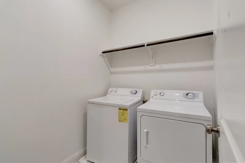Townhouse For Rent in Dallas County , 1564 Windermere Way, Farmers Branch, Texas 75234, 3 Bedroom, 3 Bathroom, 2 Garage spaces, 1,832 Sqft, built in 2019, mls#21354495, Real Estate Agent in Farmers Branch, Homes For Rent in Dallas county, Homes For Rent in Farmers Branch, Realtor in Farmers Branch Texas, Real Estate Brokerage Independent Realty Texas, Luminita Cordes Realtor