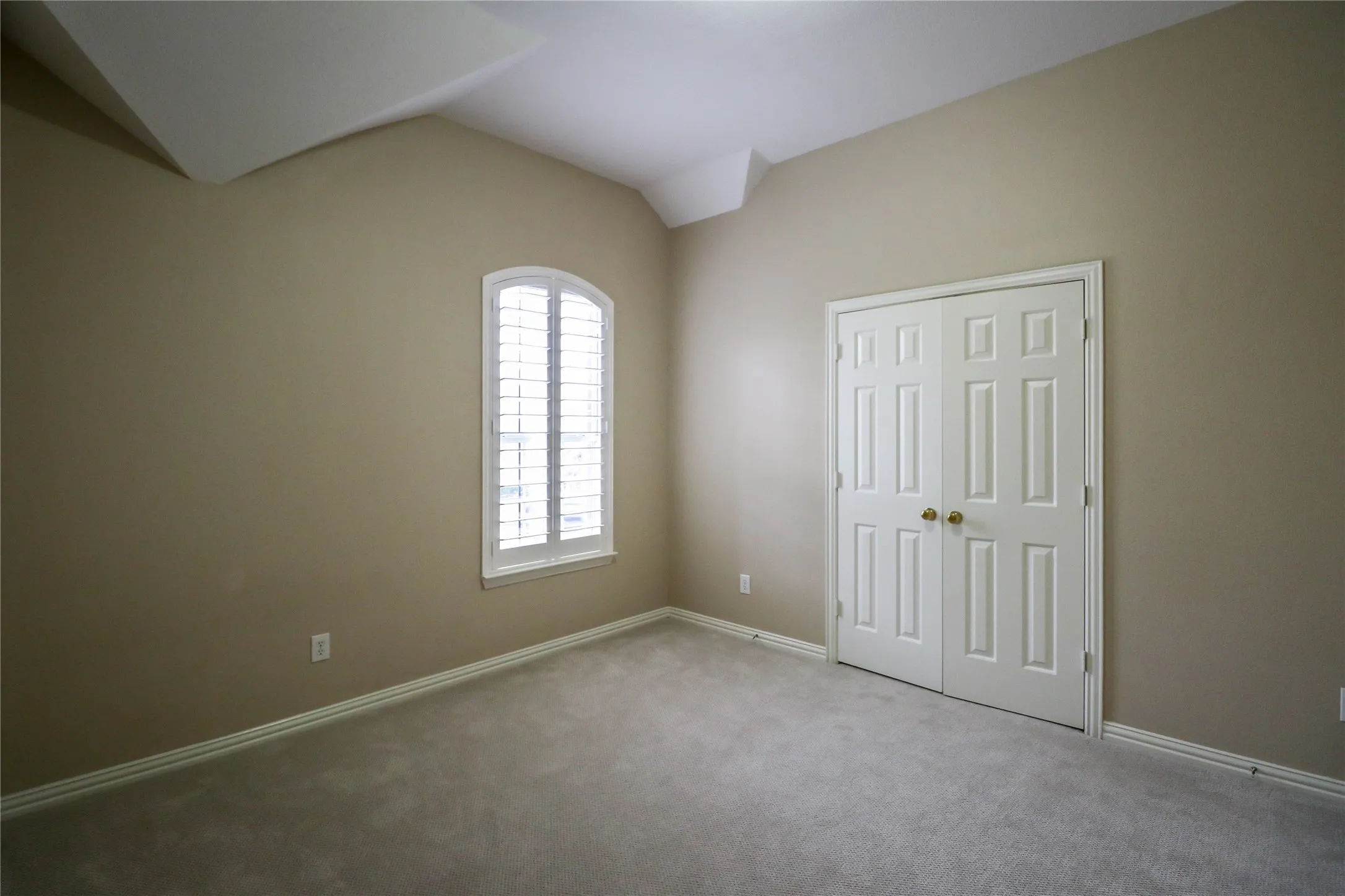 Single Family Residence For Rent in Dallas County , 9130 Bottlebrush Lane, Irving, Texas 75063, 4 Bedroom, 3 Bathroom, 2 Garage spaces, 3,600 Sqft, built in 2001, mls#21354503, Real Estate Agent in Irving, Homes For Rent in Dallas county, Homes For Rent in Irving, Realtor in Irving Texas, Real Estate Brokerage Independent Realty Texas, Luminita Cordes Realtor