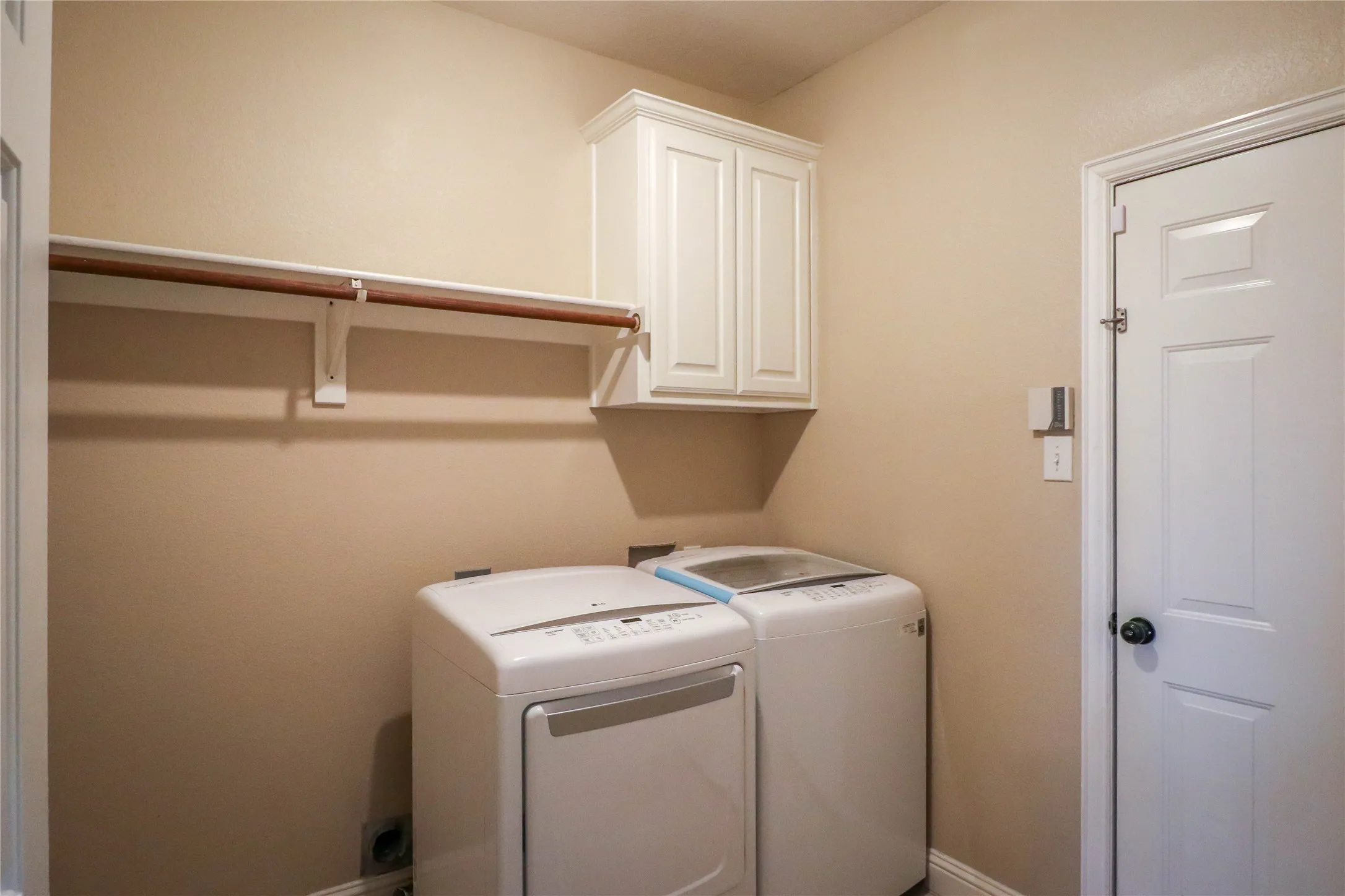 Single Family Residence For Rent in Dallas County , 9130 Bottlebrush Lane, Irving, Texas 75063, 4 Bedroom, 3 Bathroom, 2 Garage spaces, 3,600 Sqft, built in 2001, mls#21354503, Real Estate Agent in Irving, Homes For Rent in Dallas county, Homes For Rent in Irving, Realtor in Irving Texas, Real Estate Brokerage Independent Realty Texas, Luminita Cordes Realtor