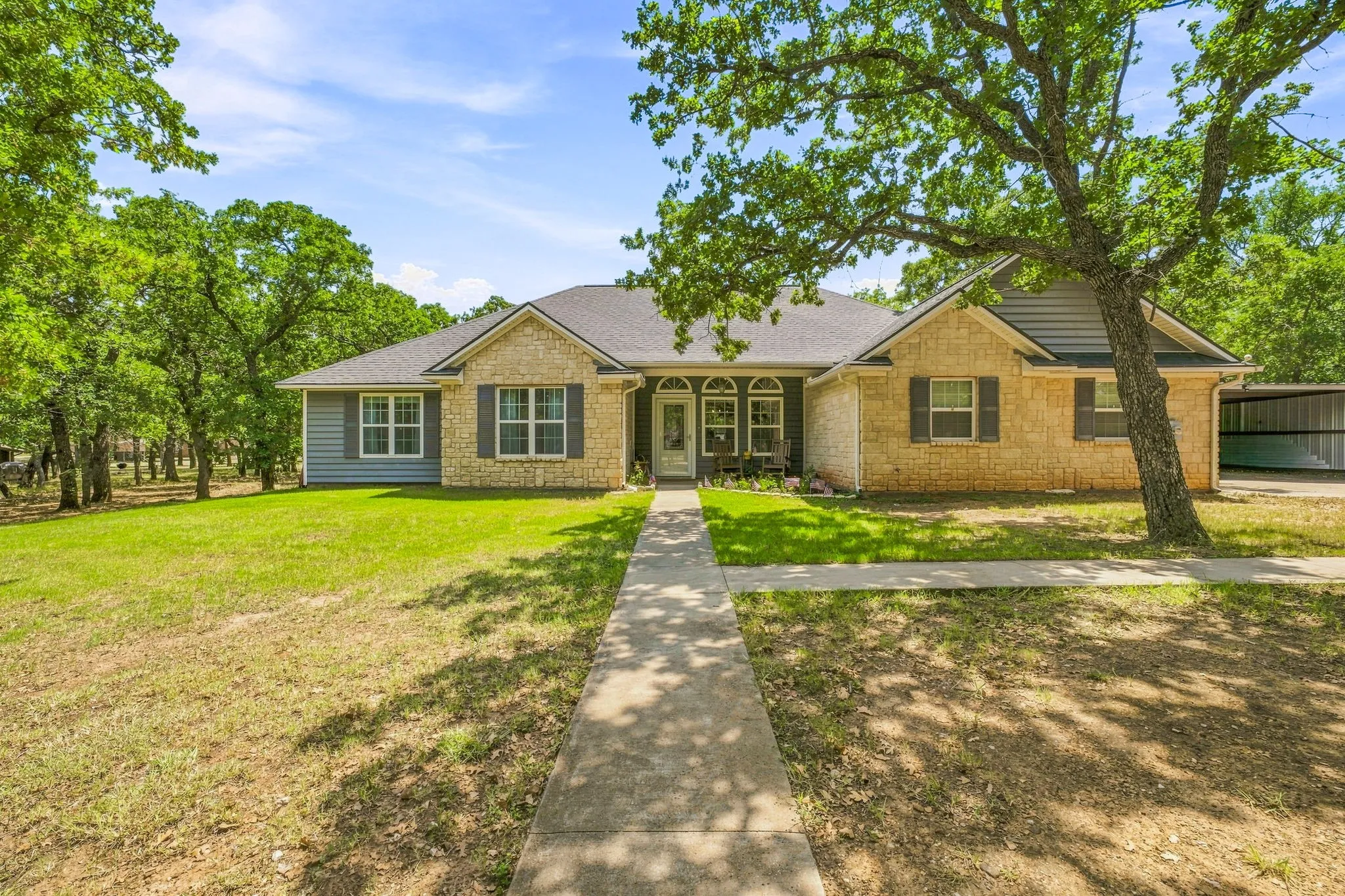 Single Family Residence For Sale in Young County , 330 Rambling Oaks Road, Graham, Texas 76450, 4 Bedroom, 3 Bathroom, 2 Garage spaces, 2,210 Sqft, built in 2008, mls#21354353, Real Estate Agent in Graham, Homes For Sale in Young county, Homes For Sale in Graham, Realtor in Graham Texas, Real Estate Brokerage Independent Realty Texas, Luminita Cordes Realtor
