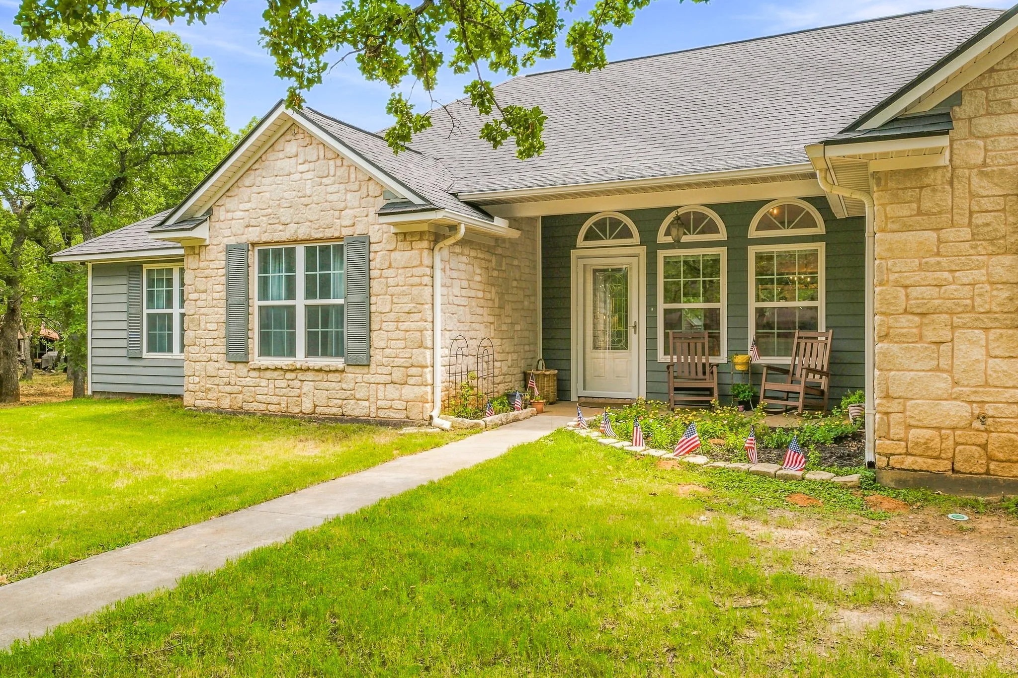 Single Family Residence For Sale in Young County , 330 Rambling Oaks Road, Graham, Texas 76450, 4 Bedroom, 3 Bathroom, 2 Garage spaces, 2,210 Sqft, built in 2008, mls#21354353, Real Estate Agent in Graham, Homes For Sale in Young county, Homes For Sale in Graham, Realtor in Graham Texas, Real Estate Brokerage Independent Realty Texas, Luminita Cordes Realtor