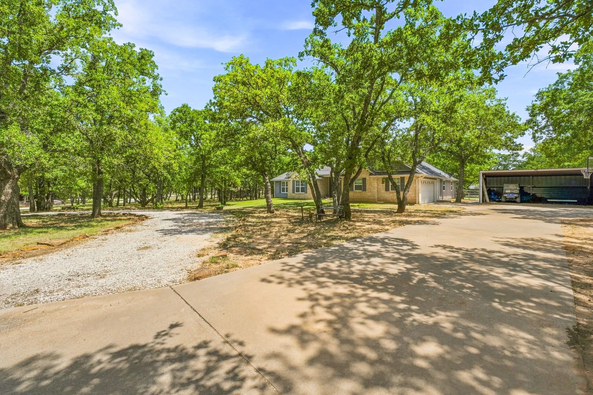 Single Family Residence For Sale in Young County , 330 Rambling Oaks Road, Graham, Texas 76450, 4 Bedroom, 3 Bathroom, 2 Garage spaces, 2,210 Sqft, built in 2008, mls#21354353, Real Estate Agent in Graham, Homes For Sale in Young county, Homes For Sale in Graham, Realtor in Graham Texas, Real Estate Brokerage Independent Realty Texas, Luminita Cordes Realtor