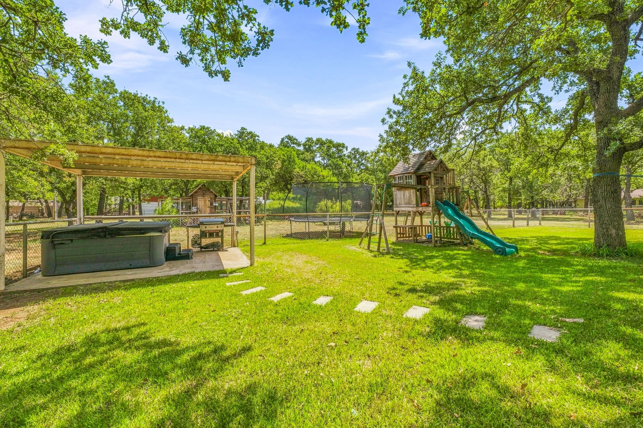 Single Family Residence For Sale in Young County , 330 Rambling Oaks Road, Graham, Texas 76450, 4 Bedroom, 3 Bathroom, 2 Garage spaces, 2,210 Sqft, built in 2008, mls#21354353, Real Estate Agent in Graham, Homes For Sale in Young county, Homes For Sale in Graham, Realtor in Graham Texas, Real Estate Brokerage Independent Realty Texas, Luminita Cordes Realtor