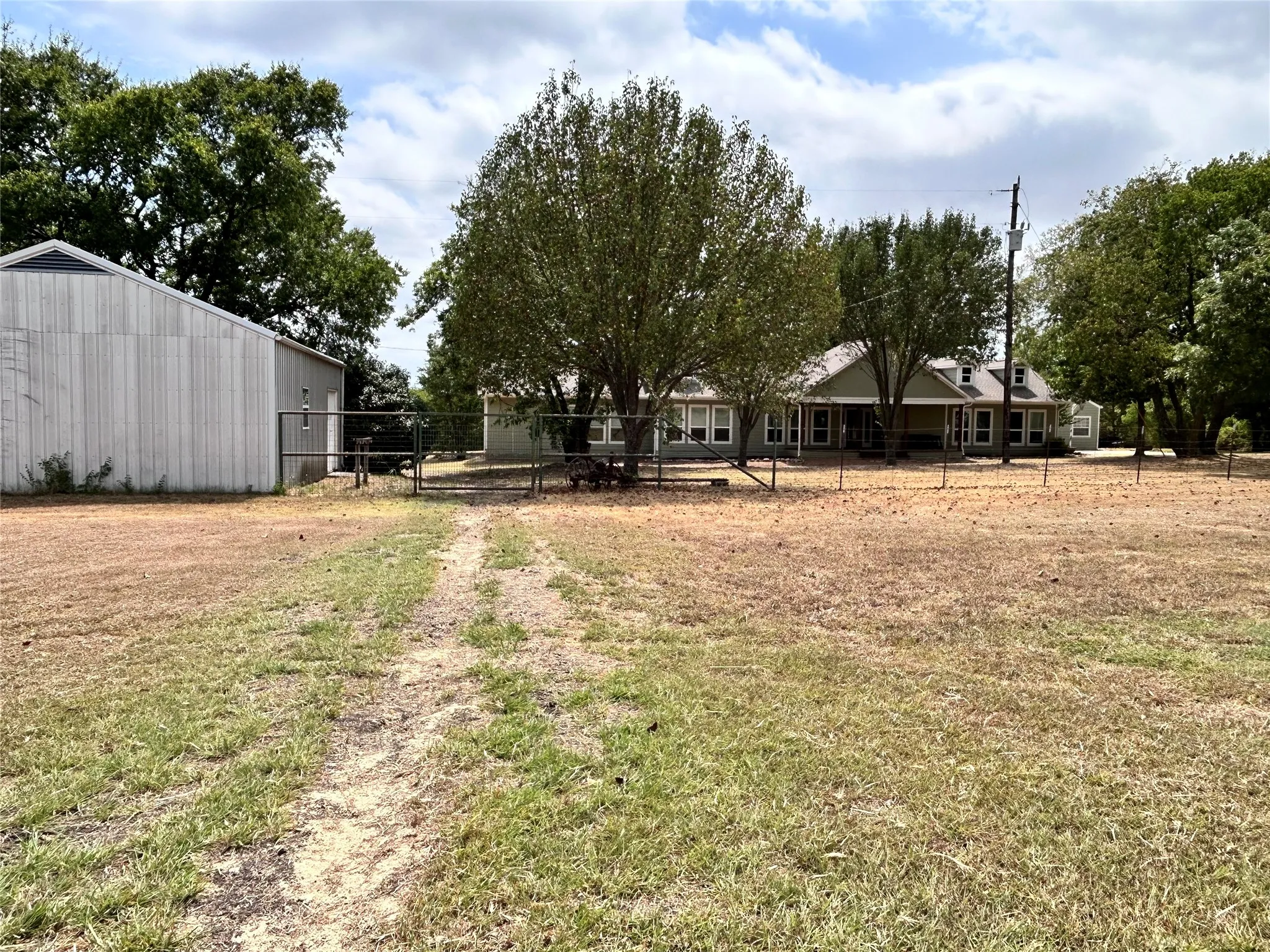 Single Family Residence For Sale in Collin County , 8127 County Road 172, Celina, Texas 75009, 3 Bedroom, 3 Bathroom, Garage spaces, 2,552 Sqft, built in 1985, mls#21275111, Real Estate Agent in Celina, Homes For Sale in Collin county, Homes For Sale in Celina, Realtor in Celina Texas, Real Estate Brokerage Independent Realty Texas, Luminita Cordes Realtor