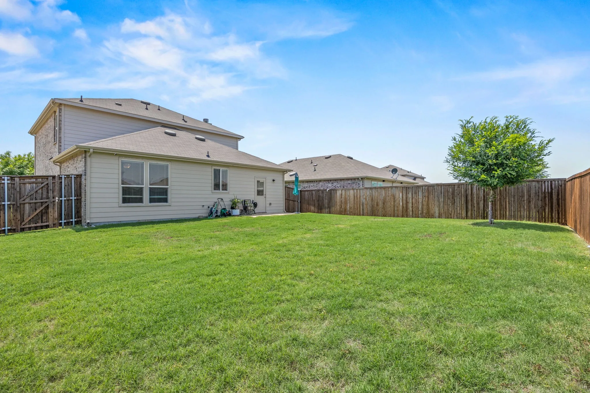 Single Family Residence For Sale in Denton County , 1145 Vernon Drive, Aubrey, Texas 76227, 4 Bedroom, 3 Bathroom, 2 Garage spaces, 2,481 Sqft, built in 2022, mls#21354489, Real Estate Agent in Aubrey, Homes For Sale in Denton county, Homes For Sale in Aubrey, Realtor in Aubrey Texas, Real Estate Brokerage Independent Realty Texas, Luminita Cordes Realtor