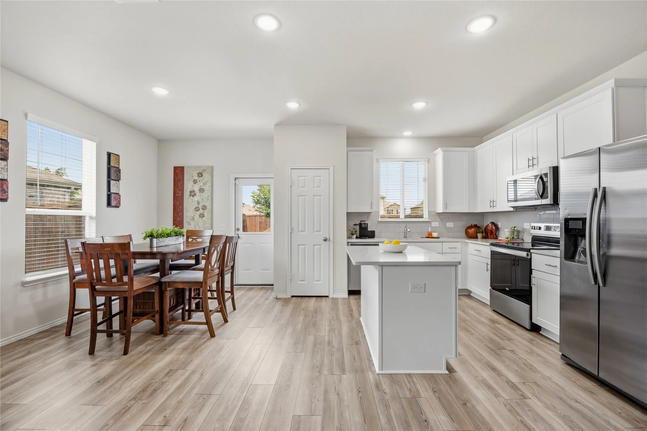 Single Family Residence For Sale in Denton County , 1145 Vernon Drive, Aubrey, Texas 76227, 4 Bedroom, 3 Bathroom, 2 Garage spaces, 2,481 Sqft, built in 2022, mls#21354489, Real Estate Agent in Aubrey, Homes For Sale in Denton county, Homes For Sale in Aubrey, Realtor in Aubrey Texas, Real Estate Brokerage Independent Realty Texas, Luminita Cordes Realtor