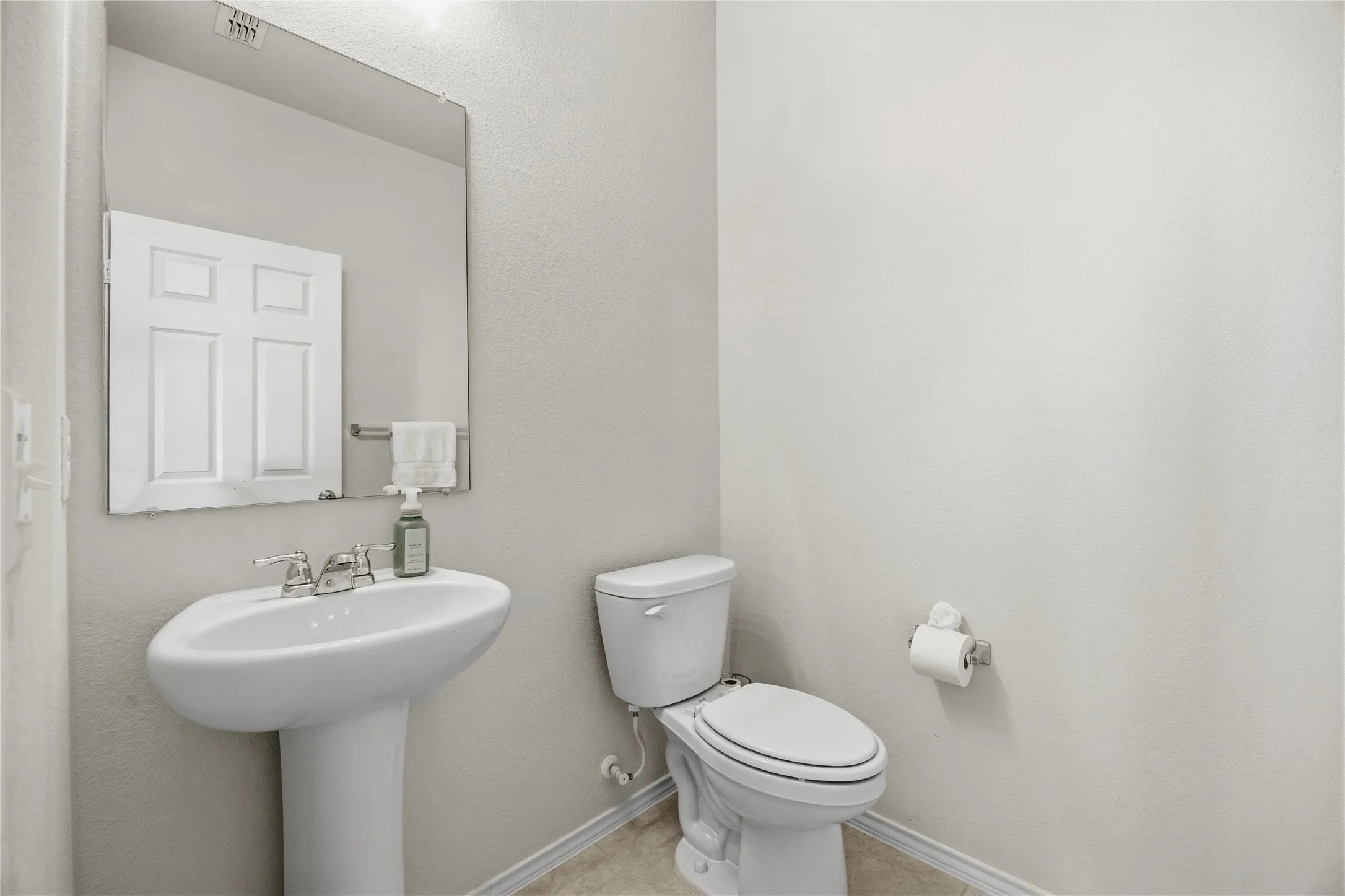 Single Family Residence For Sale in Denton County , 1145 Vernon Drive, Aubrey, Texas 76227, 4 Bedroom, 3 Bathroom, 2 Garage spaces, 2,481 Sqft, built in 2022, mls#21354489, Real Estate Agent in Aubrey, Homes For Sale in Denton county, Homes For Sale in Aubrey, Realtor in Aubrey Texas, Real Estate Brokerage Independent Realty Texas, Luminita Cordes Realtor
