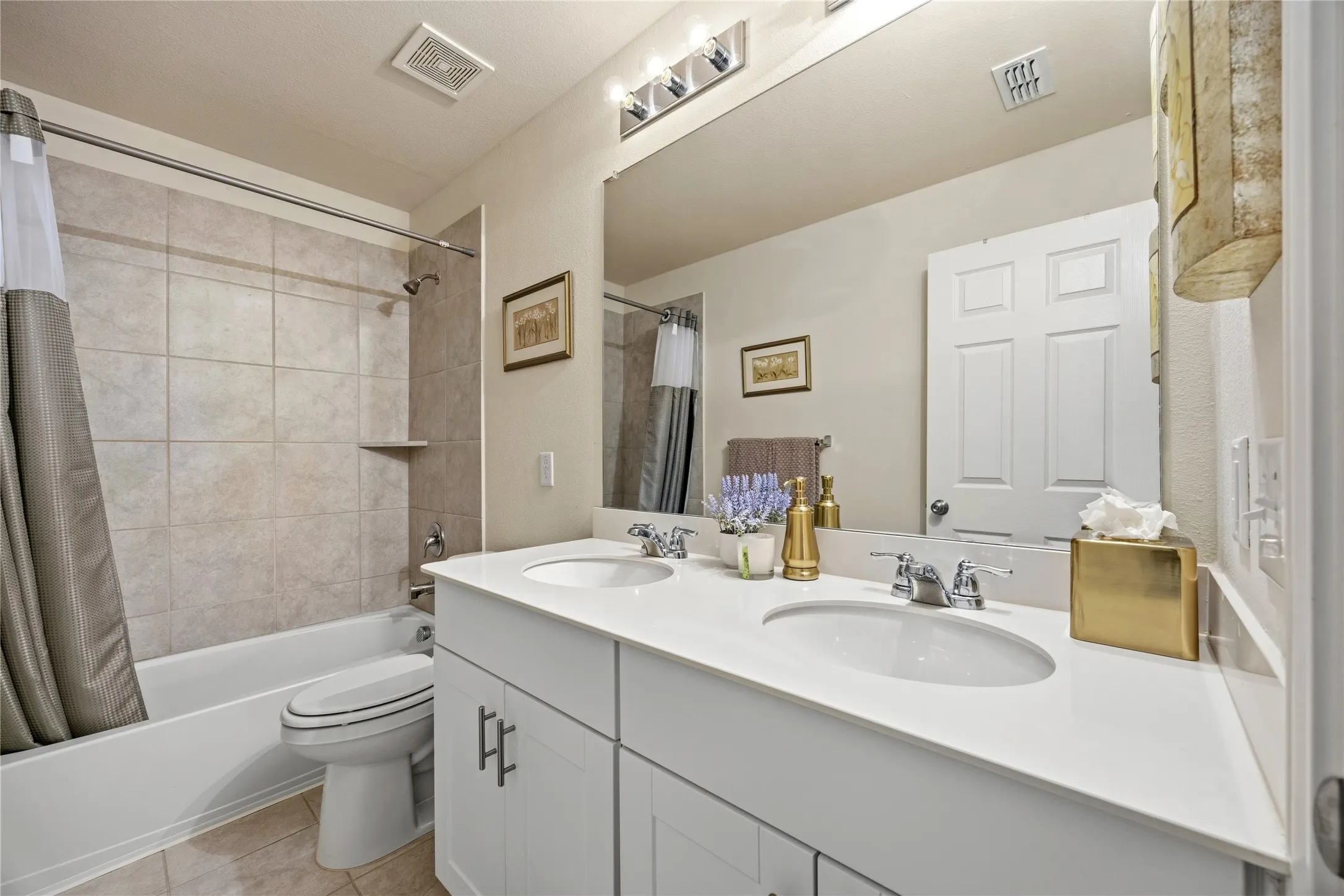 Single Family Residence For Sale in Denton County , 1145 Vernon Drive, Aubrey, Texas 76227, 4 Bedroom, 3 Bathroom, 2 Garage spaces, 2,481 Sqft, built in 2022, mls#21354489, Real Estate Agent in Aubrey, Homes For Sale in Denton county, Homes For Sale in Aubrey, Realtor in Aubrey Texas, Real Estate Brokerage Independent Realty Texas, Luminita Cordes Realtor
