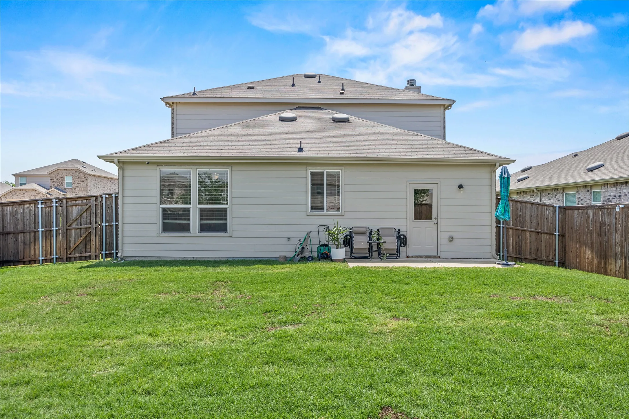 Single Family Residence For Sale in Denton County , 1145 Vernon Drive, Aubrey, Texas 76227, 4 Bedroom, 3 Bathroom, 2 Garage spaces, 2,481 Sqft, built in 2022, mls#21354489, Real Estate Agent in Aubrey, Homes For Sale in Denton county, Homes For Sale in Aubrey, Realtor in Aubrey Texas, Real Estate Brokerage Independent Realty Texas, Luminita Cordes Realtor