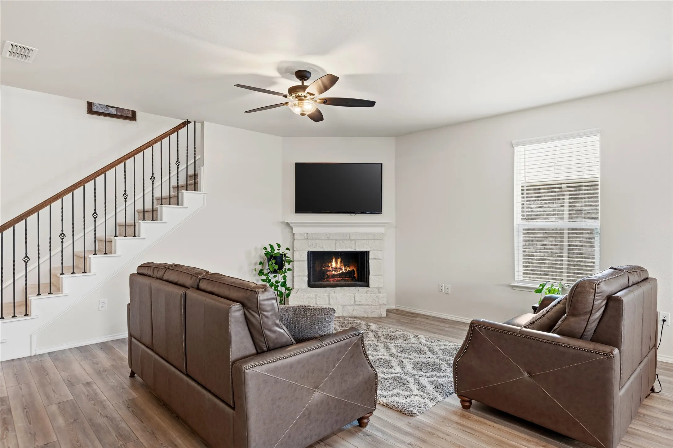 Single Family Residence For Sale in Denton County , 1145 Vernon Drive, Aubrey, Texas 76227, 4 Bedroom, 3 Bathroom, 2 Garage spaces, 2,481 Sqft, built in 2022, mls#21354489, Real Estate Agent in Aubrey, Homes For Sale in Denton county, Homes For Sale in Aubrey, Realtor in Aubrey Texas, Real Estate Brokerage Independent Realty Texas, Luminita Cordes Realtor