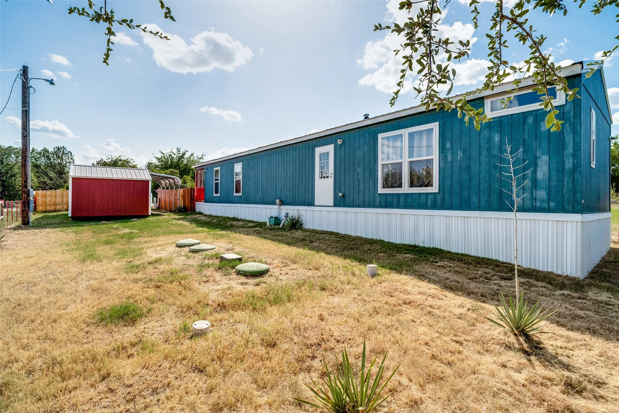 Manufactured Home For Sale in Hood County , 4415 Woodland Drive, Granbury, Texas 76048, 2 Bedroom, 2 Bathroom, Garage spaces, 990 Sqft, built in 2021, mls#21354512, Real Estate Agent in Granbury, Homes For Sale in Hood county, Homes For Sale in Granbury, Realtor in Granbury Texas, Real Estate Brokerage Independent Realty Texas, Luminita Cordes Realtor