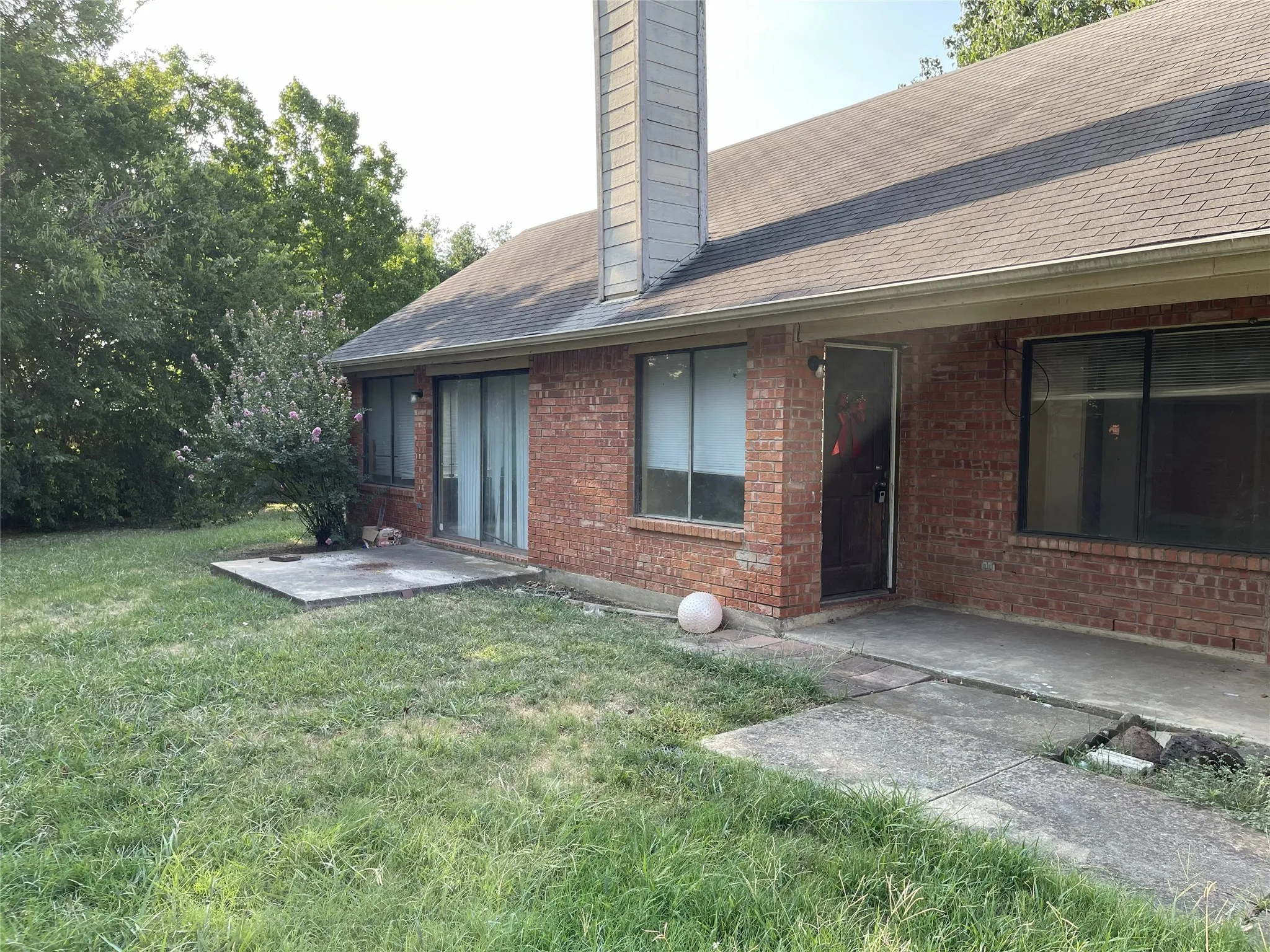 Single Family Residence For Rent in Tarrant County , 3098 Rustlewind Lane, Grand Prairie, Texas 75052, 3 Bedroom, 2 Bathroom, 2 Garage spaces, 1,400 Sqft, built in 1985, mls#21354519, Real Estate Agent in Grand Prairie, Homes For Rent in Tarrant county, Homes For Rent in Grand Prairie, Realtor in Grand Prairie Texas, Real Estate Brokerage Independent Realty Texas, Luminita Cordes Realtor