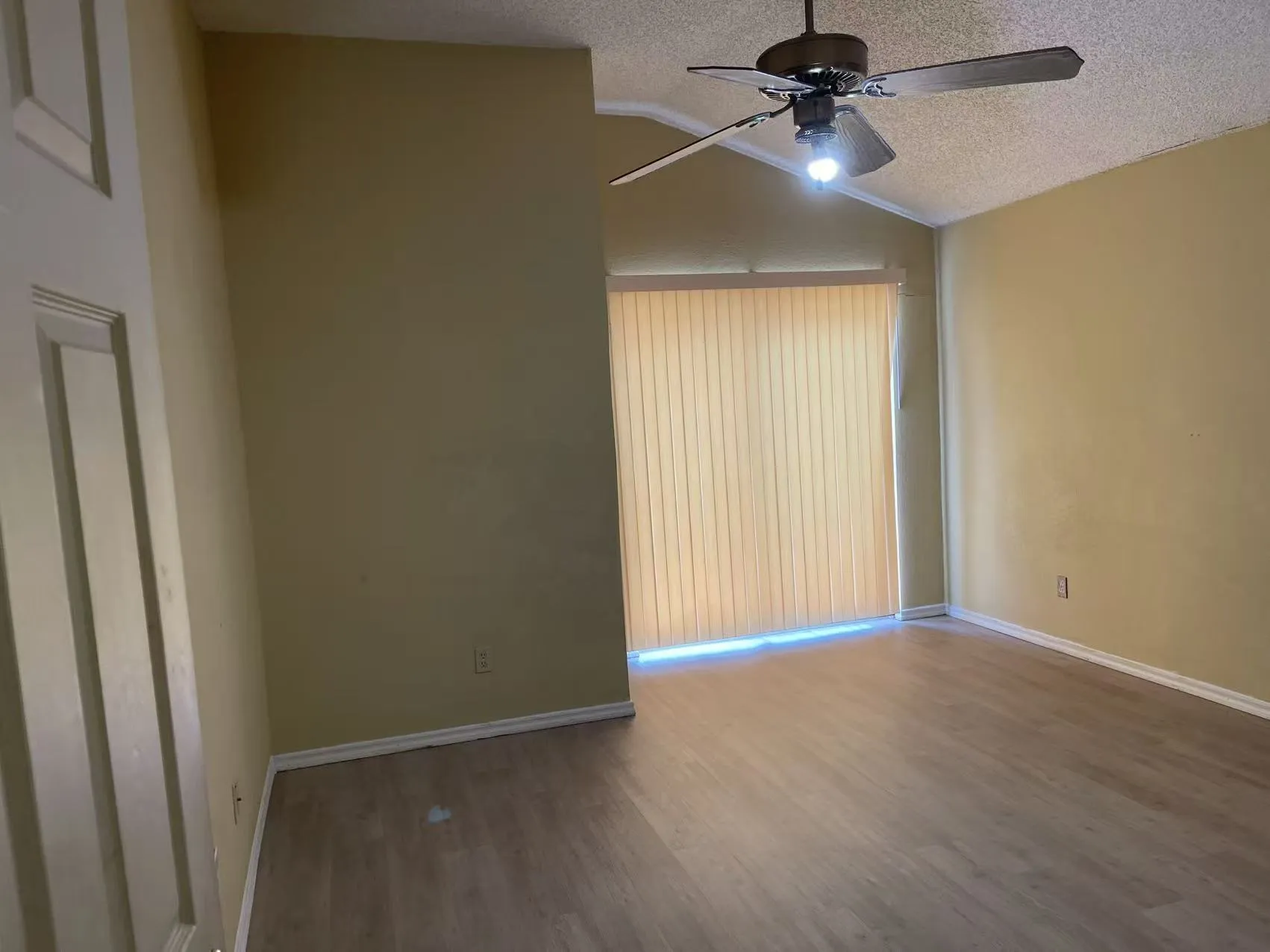 Single Family Residence For Rent in Tarrant County , 3098 Rustlewind Lane, Grand Prairie, Texas 75052, 3 Bedroom, 2 Bathroom, 2 Garage spaces, 1,400 Sqft, built in 1985, mls#21354519, Real Estate Agent in Grand Prairie, Homes For Rent in Tarrant county, Homes For Rent in Grand Prairie, Realtor in Grand Prairie Texas, Real Estate Brokerage Independent Realty Texas, Luminita Cordes Realtor