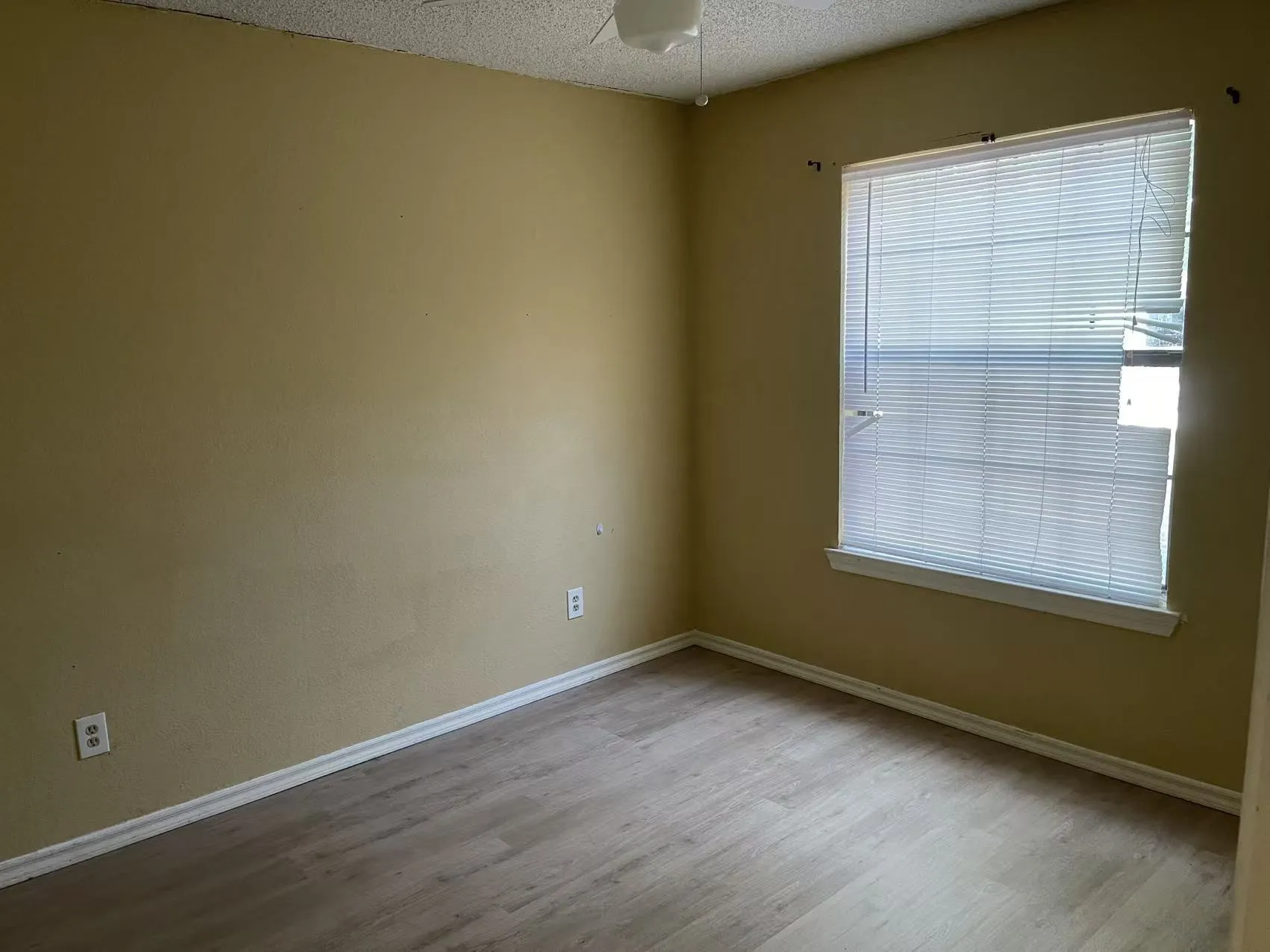 Single Family Residence For Rent in Tarrant County , 3098 Rustlewind Lane, Grand Prairie, Texas 75052, 3 Bedroom, 2 Bathroom, 2 Garage spaces, 1,400 Sqft, built in 1985, mls#21354519, Real Estate Agent in Grand Prairie, Homes For Rent in Tarrant county, Homes For Rent in Grand Prairie, Realtor in Grand Prairie Texas, Real Estate Brokerage Independent Realty Texas, Luminita Cordes Realtor