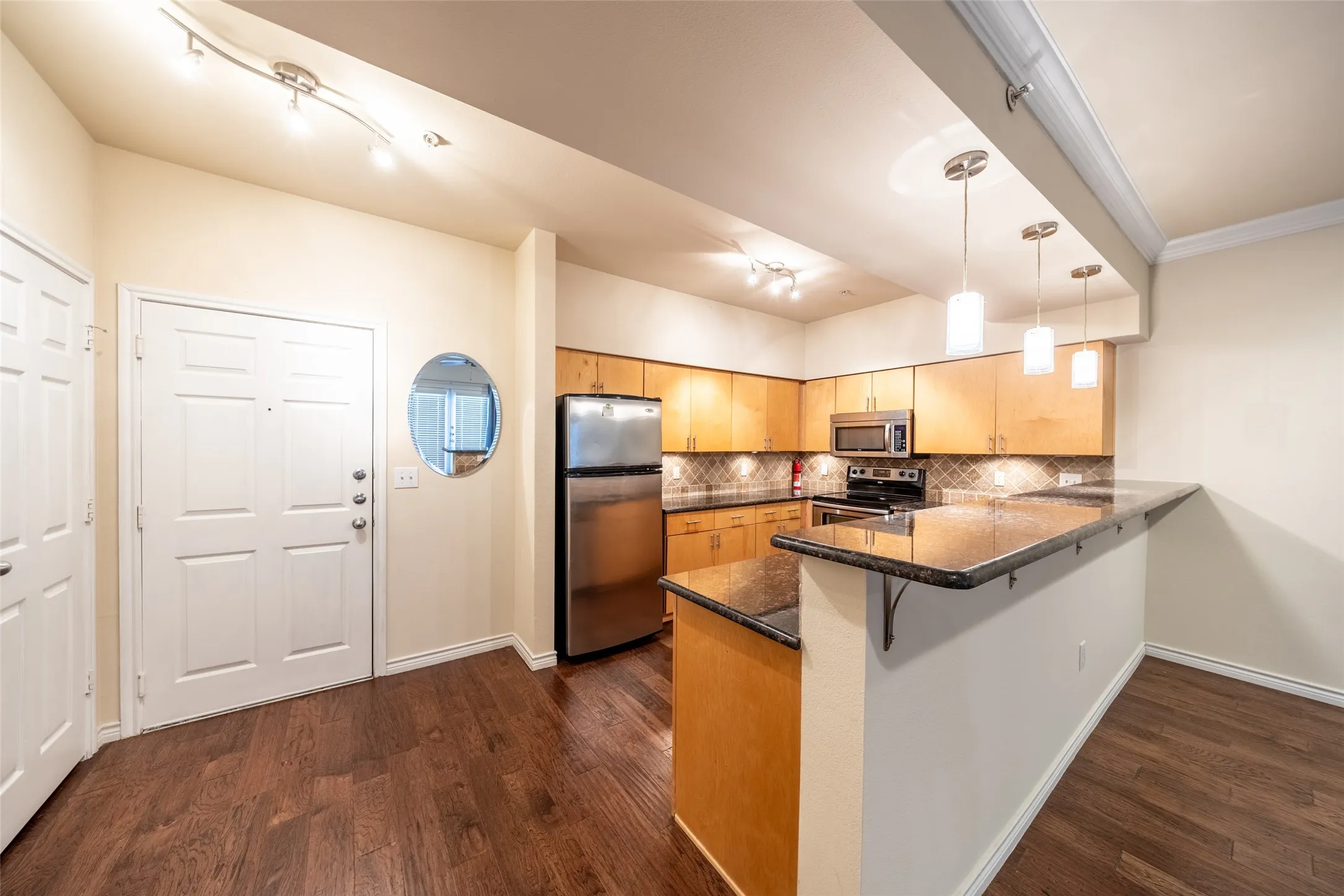 Condominium For Sale in Dallas County , 3102 Kings Road 3310, Dallas, Texas 75219, 1 Bedroom, 1 Bathroom, Garage spaces, 798 Sqft, built in 2001, mls#21354491, Real Estate Agent in Dallas, Homes For Sale in Dallas county, Homes For Sale in Dallas, Realtor in Dallas Texas, Real Estate Brokerage Independent Realty Texas, Luminita Cordes Realtor