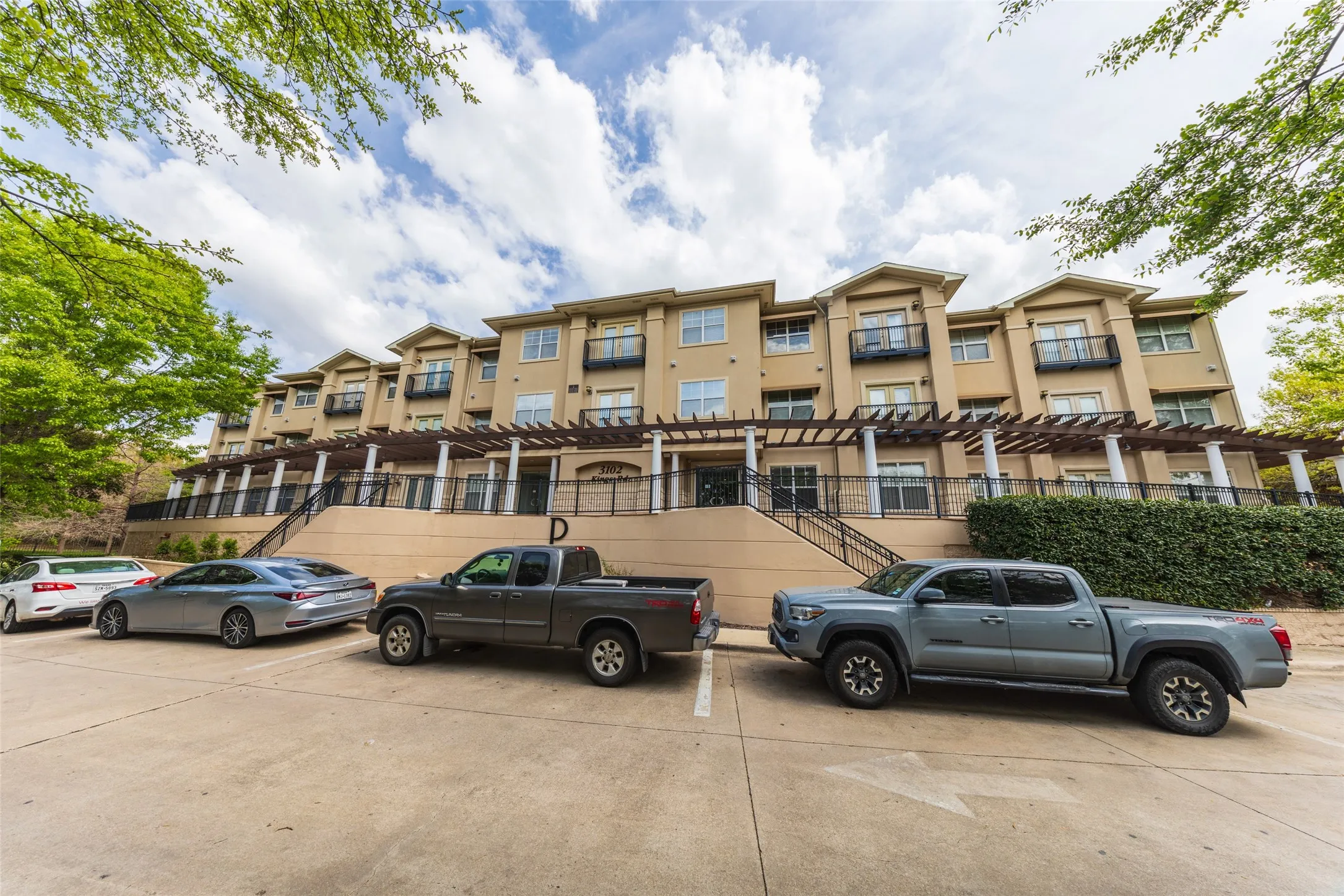 Condominium For Sale in Dallas County , 3102 Kings Road 3310, Dallas, Texas 75219, 1 Bedroom, 1 Bathroom, Garage spaces, 798 Sqft, built in 2001, mls#21354491, Real Estate Agent in Dallas, Homes For Sale in Dallas county, Homes For Sale in Dallas, Realtor in Dallas Texas, Real Estate Brokerage Independent Realty Texas, Luminita Cordes Realtor