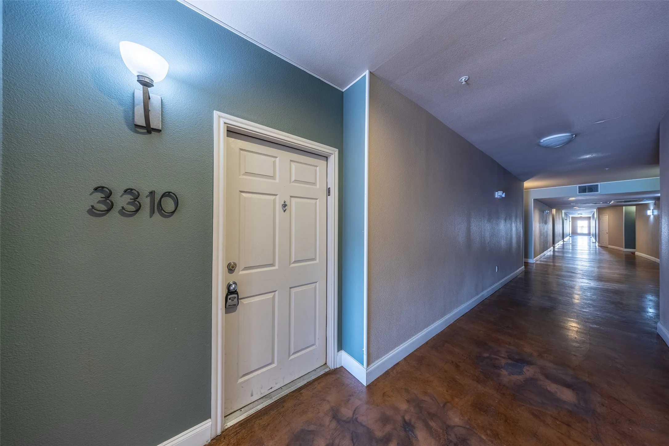 Condominium For Sale in Dallas County , 3102 Kings Road 3310, Dallas, Texas 75219, 1 Bedroom, 1 Bathroom, Garage spaces, 798 Sqft, built in 2001, mls#21354491, Real Estate Agent in Dallas, Homes For Sale in Dallas county, Homes For Sale in Dallas, Realtor in Dallas Texas, Real Estate Brokerage Independent Realty Texas, Luminita Cordes Realtor