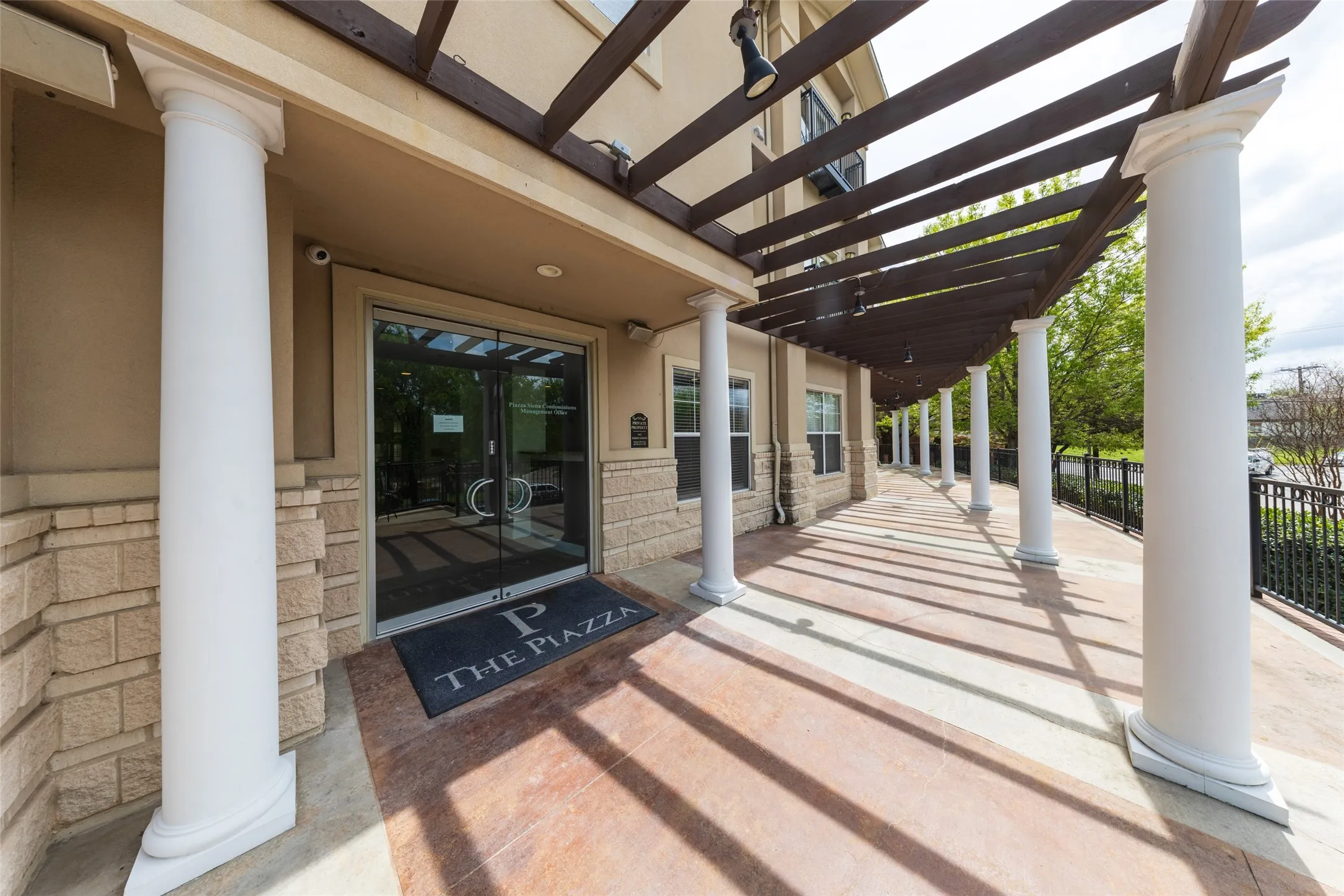 Condominium For Sale in Dallas County , 3102 Kings Road 3310, Dallas, Texas 75219, 1 Bedroom, 1 Bathroom, Garage spaces, 798 Sqft, built in 2001, mls#21354491, Real Estate Agent in Dallas, Homes For Sale in Dallas county, Homes For Sale in Dallas, Realtor in Dallas Texas, Real Estate Brokerage Independent Realty Texas, Luminita Cordes Realtor
