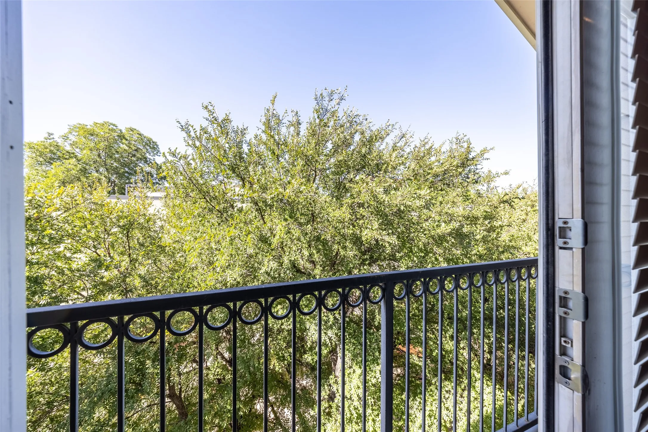 Condominium For Sale in Dallas County , 3102 Kings Road 3310, Dallas, Texas 75219, 1 Bedroom, 1 Bathroom, Garage spaces, 798 Sqft, built in 2001, mls#21354491, Real Estate Agent in Dallas, Homes For Sale in Dallas county, Homes For Sale in Dallas, Realtor in Dallas Texas, Real Estate Brokerage Independent Realty Texas, Luminita Cordes Realtor
