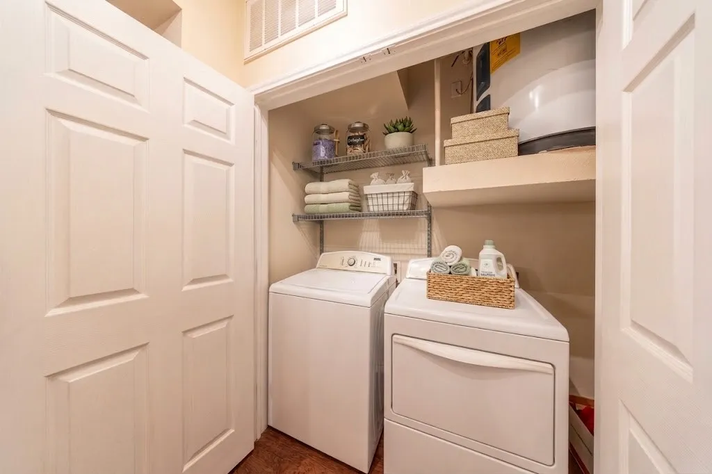Condominium For Sale in Dallas County , 3102 Kings Road 3310, Dallas, Texas 75219, 1 Bedroom, 1 Bathroom, Garage spaces, 798 Sqft, built in 2001, mls#21354491, Real Estate Agent in Dallas, Homes For Sale in Dallas county, Homes For Sale in Dallas, Realtor in Dallas Texas, Real Estate Brokerage Independent Realty Texas, Luminita Cordes Realtor