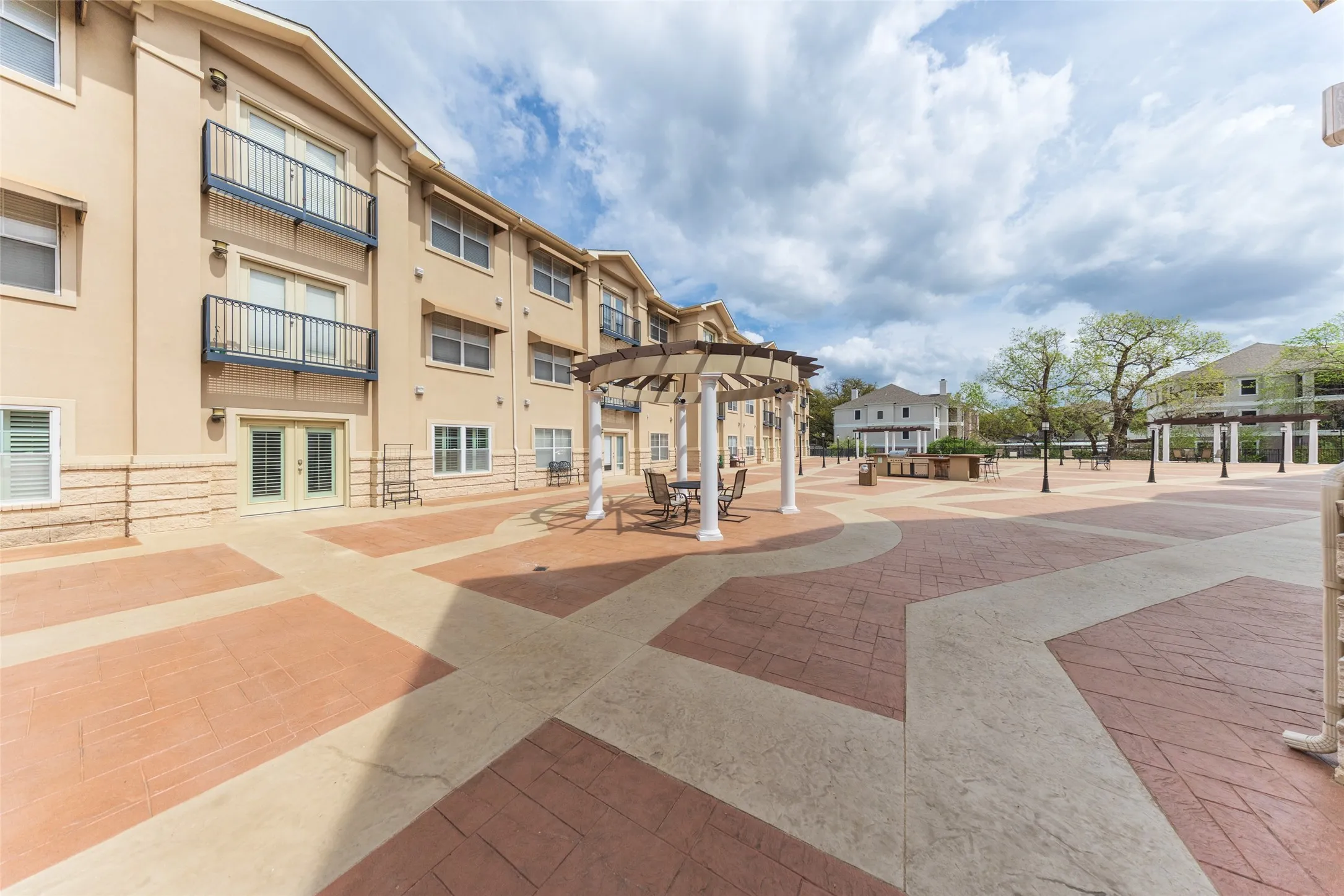 Condominium For Sale in Dallas County , 3102 Kings Road 3310, Dallas, Texas 75219, 1 Bedroom, 1 Bathroom, Garage spaces, 798 Sqft, built in 2001, mls#21354491, Real Estate Agent in Dallas, Homes For Sale in Dallas county, Homes For Sale in Dallas, Realtor in Dallas Texas, Real Estate Brokerage Independent Realty Texas, Luminita Cordes Realtor