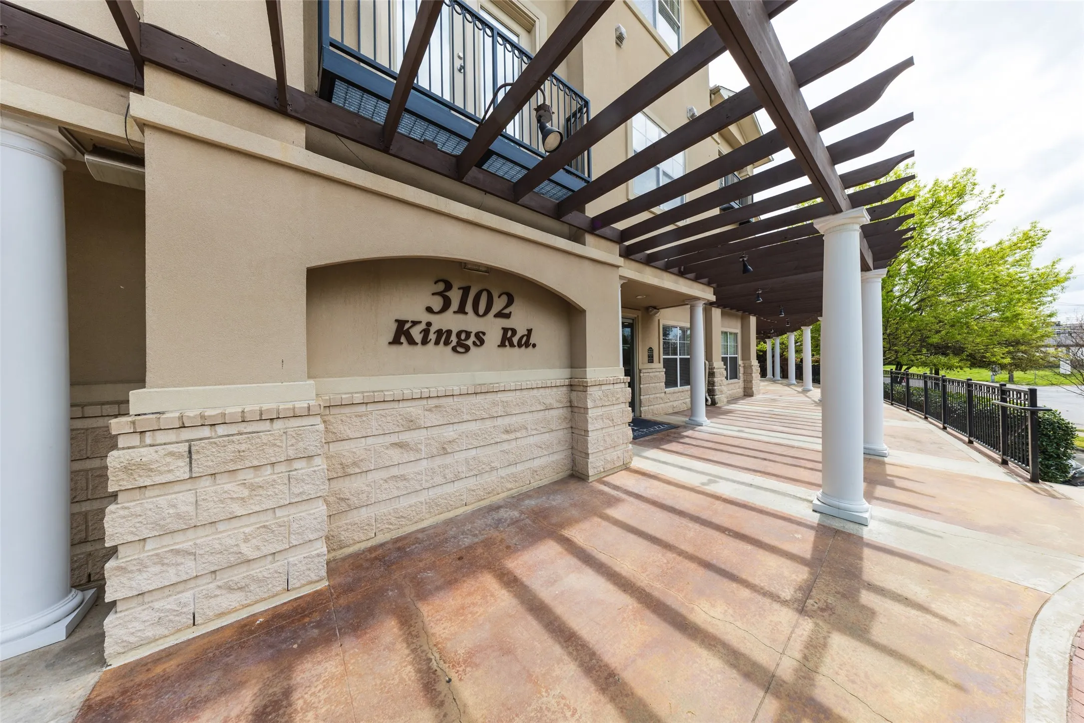 Condominium For Sale in Dallas County , 3102 Kings Road 3310, Dallas, Texas 75219, 1 Bedroom, 1 Bathroom, Garage spaces, 798 Sqft, built in 2001, mls#21354491, Real Estate Agent in Dallas, Homes For Sale in Dallas county, Homes For Sale in Dallas, Realtor in Dallas Texas, Real Estate Brokerage Independent Realty Texas, Luminita Cordes Realtor