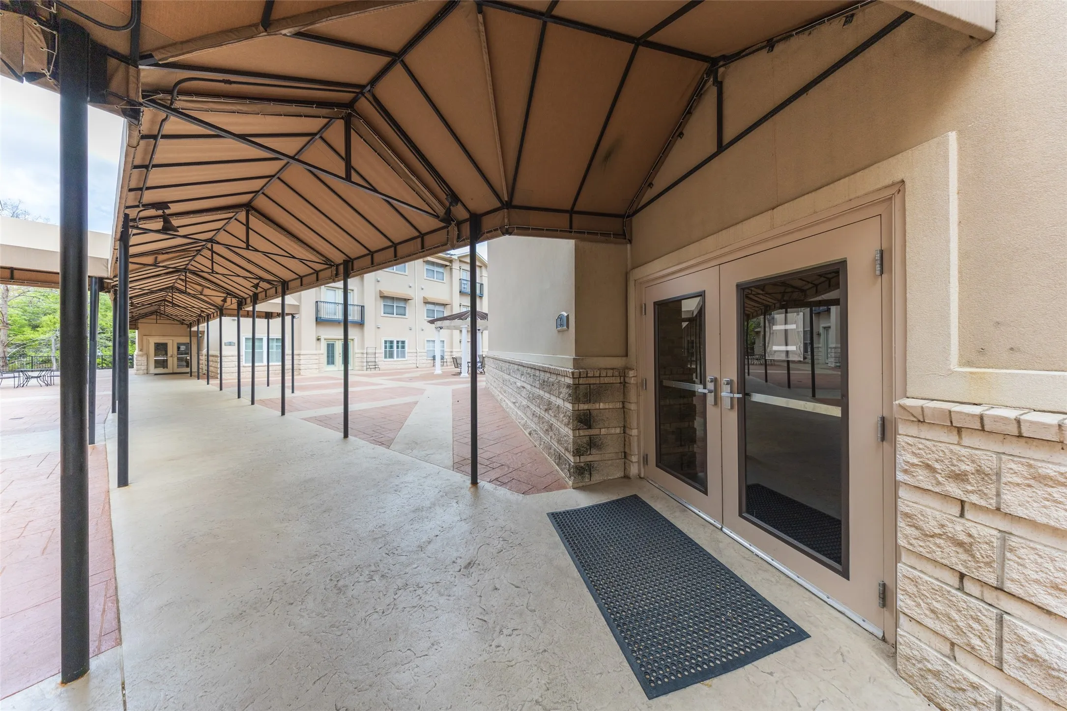 Condominium For Sale in Dallas County , 3102 Kings Road 3310, Dallas, Texas 75219, 1 Bedroom, 1 Bathroom, Garage spaces, 798 Sqft, built in 2001, mls#21354491, Real Estate Agent in Dallas, Homes For Sale in Dallas county, Homes For Sale in Dallas, Realtor in Dallas Texas, Real Estate Brokerage Independent Realty Texas, Luminita Cordes Realtor