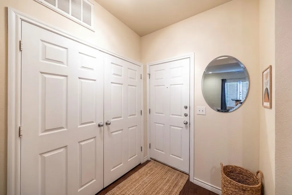 Condominium For Sale in Dallas County , 3102 Kings Road 3310, Dallas, Texas 75219, 1 Bedroom, 1 Bathroom, Garage spaces, 798 Sqft, built in 2001, mls#21354491, Real Estate Agent in Dallas, Homes For Sale in Dallas county, Homes For Sale in Dallas, Realtor in Dallas Texas, Real Estate Brokerage Independent Realty Texas, Luminita Cordes Realtor