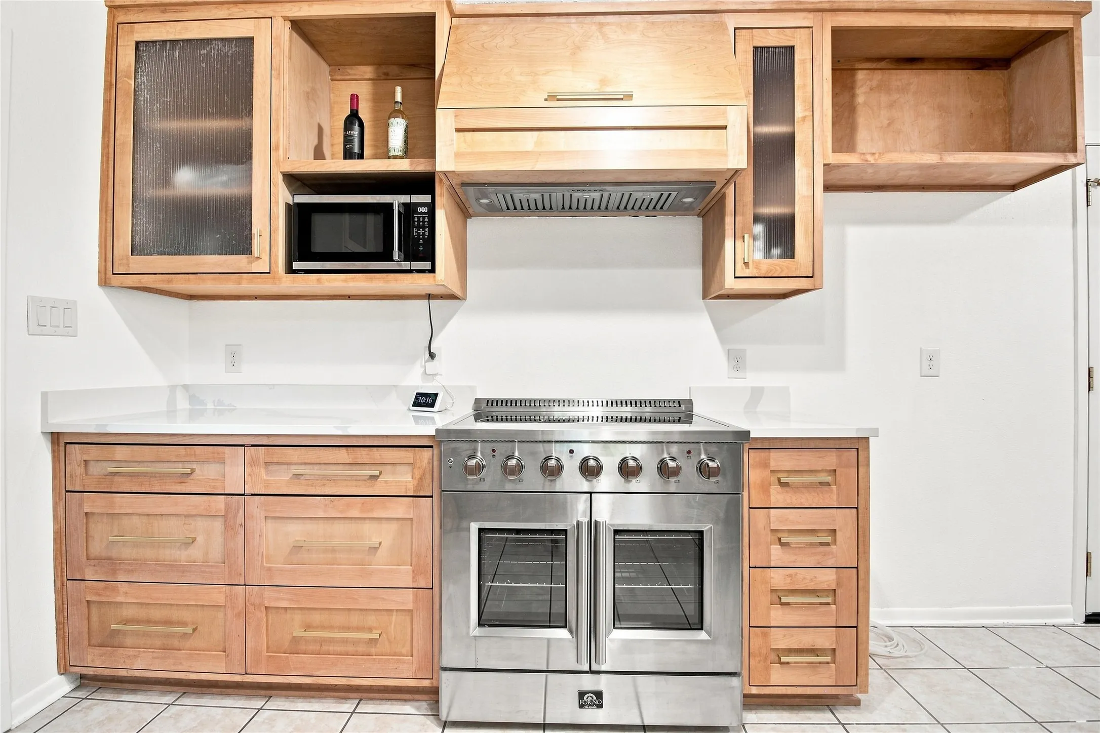 Single Family Residence For Sale in Tarrant County , 3552 Wosley Drive, Fort Worth, Texas 76133, 3 Bedroom, 2 Bathroom, 2 Garage spaces, 2,176 Sqft, built in 1959, mls#21354504, Real Estate Agent in Fort Worth, Homes For Sale in Tarrant county, Homes For Sale in Fort Worth, Realtor in Fort Worth Texas, Real Estate Brokerage Independent Realty Texas, Luminita Cordes Realtor