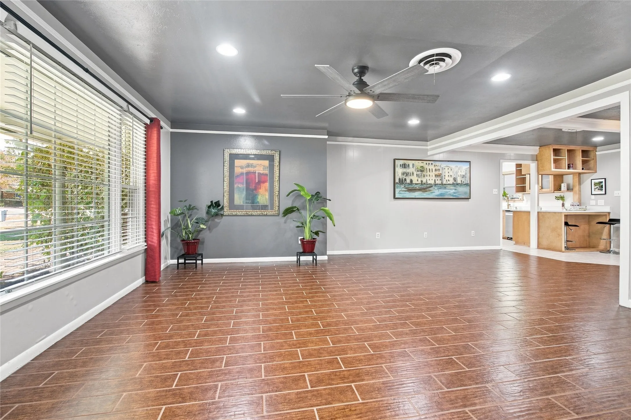 Single Family Residence For Sale in Tarrant County , 3552 Wosley Drive, Fort Worth, Texas 76133, 3 Bedroom, 2 Bathroom, 2 Garage spaces, 2,176 Sqft, built in 1959, mls#21354504, Real Estate Agent in Fort Worth, Homes For Sale in Tarrant county, Homes For Sale in Fort Worth, Realtor in Fort Worth Texas, Real Estate Brokerage Independent Realty Texas, Luminita Cordes Realtor