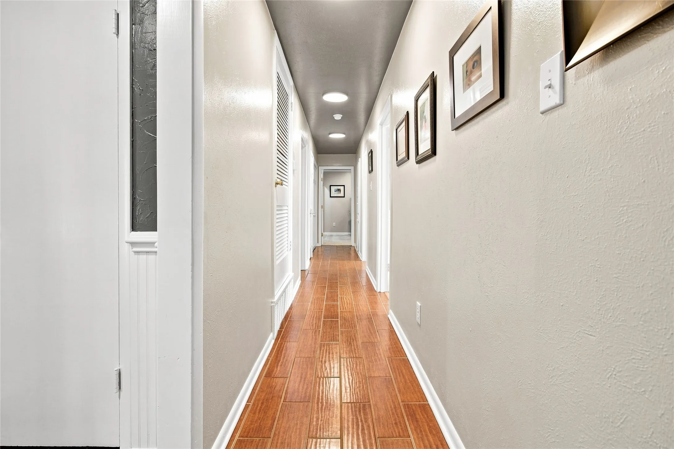 Single Family Residence For Sale in Tarrant County , 3552 Wosley Drive, Fort Worth, Texas 76133, 3 Bedroom, 2 Bathroom, 2 Garage spaces, 2,176 Sqft, built in 1959, mls#21354504, Real Estate Agent in Fort Worth, Homes For Sale in Tarrant county, Homes For Sale in Fort Worth, Realtor in Fort Worth Texas, Real Estate Brokerage Independent Realty Texas, Luminita Cordes Realtor
