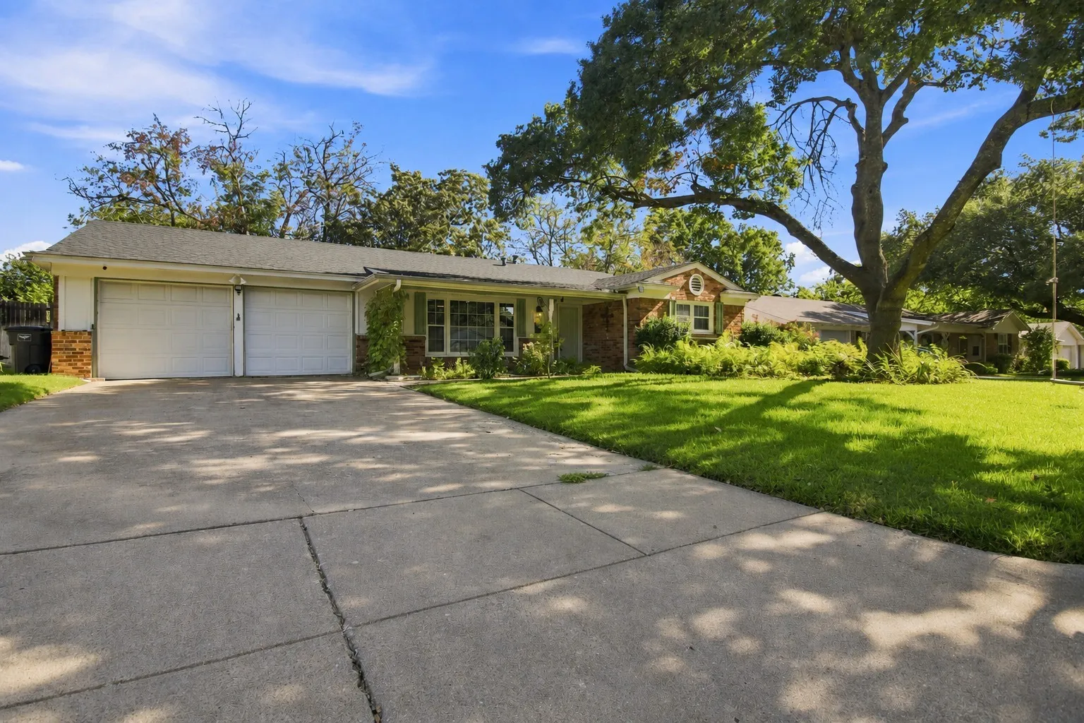 Single Family Residence For Sale in Tarrant County , 3552 Wosley Drive, Fort Worth, Texas 76133, 3 Bedroom, 2 Bathroom, 2 Garage spaces, 2,176 Sqft, built in 1959, mls#21354504, Real Estate Agent in Fort Worth, Homes For Sale in Tarrant county, Homes For Sale in Fort Worth, Realtor in Fort Worth Texas, Real Estate Brokerage Independent Realty Texas, Luminita Cordes Realtor