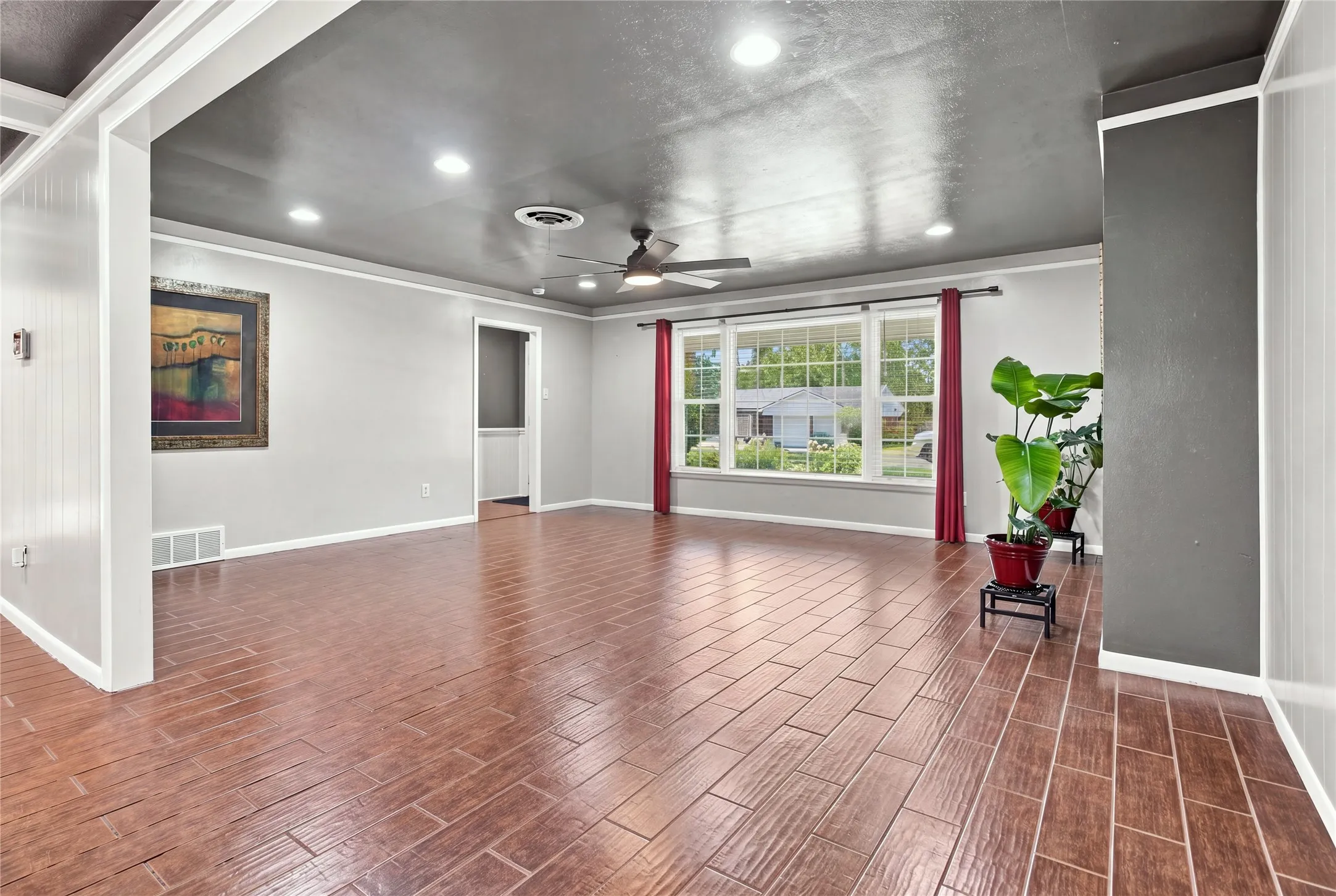 Single Family Residence For Sale in Tarrant County , 3552 Wosley Drive, Fort Worth, Texas 76133, 3 Bedroom, 2 Bathroom, 2 Garage spaces, 2,176 Sqft, built in 1959, mls#21354504, Real Estate Agent in Fort Worth, Homes For Sale in Tarrant county, Homes For Sale in Fort Worth, Realtor in Fort Worth Texas, Real Estate Brokerage Independent Realty Texas, Luminita Cordes Realtor