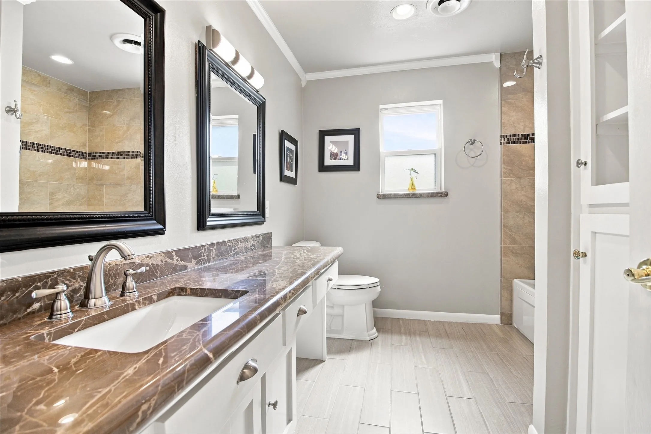 Single Family Residence For Sale in Tarrant County , 3552 Wosley Drive, Fort Worth, Texas 76133, 3 Bedroom, 2 Bathroom, 2 Garage spaces, 2,176 Sqft, built in 1959, mls#21354504, Real Estate Agent in Fort Worth, Homes For Sale in Tarrant county, Homes For Sale in Fort Worth, Realtor in Fort Worth Texas, Real Estate Brokerage Independent Realty Texas, Luminita Cordes Realtor