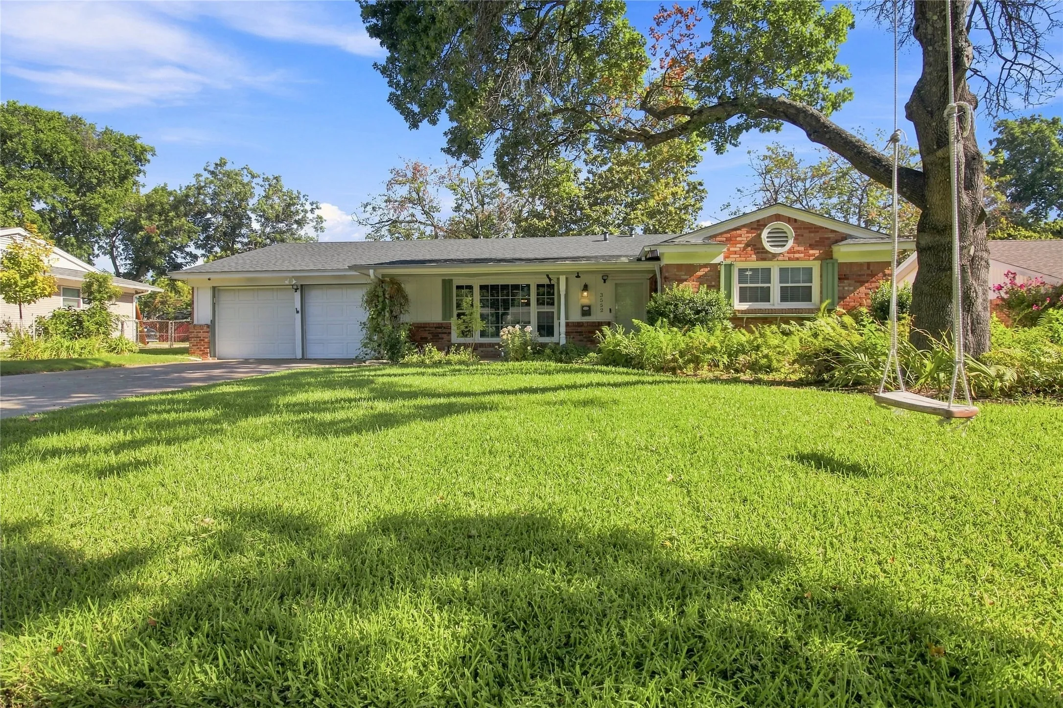 Single Family Residence For Sale in Tarrant County , 3552 Wosley Drive, Fort Worth, Texas 76133, 3 Bedroom, 2 Bathroom, 2 Garage spaces, 2,176 Sqft, built in 1959, mls#21354504, Real Estate Agent in Fort Worth, Homes For Sale in Tarrant county, Homes For Sale in Fort Worth, Realtor in Fort Worth Texas, Real Estate Brokerage Independent Realty Texas, Luminita Cordes Realtor