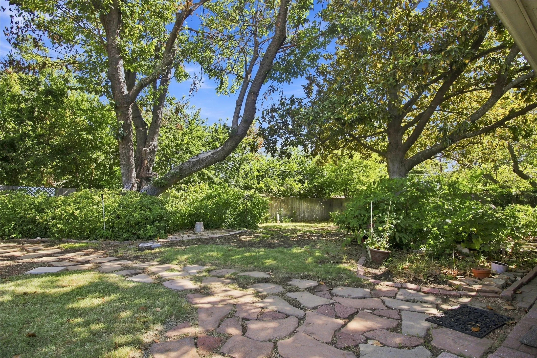 Single Family Residence For Sale in Tarrant County , 3552 Wosley Drive, Fort Worth, Texas 76133, 3 Bedroom, 2 Bathroom, 2 Garage spaces, 2,176 Sqft, built in 1959, mls#21354504, Real Estate Agent in Fort Worth, Homes For Sale in Tarrant county, Homes For Sale in Fort Worth, Realtor in Fort Worth Texas, Real Estate Brokerage Independent Realty Texas, Luminita Cordes Realtor