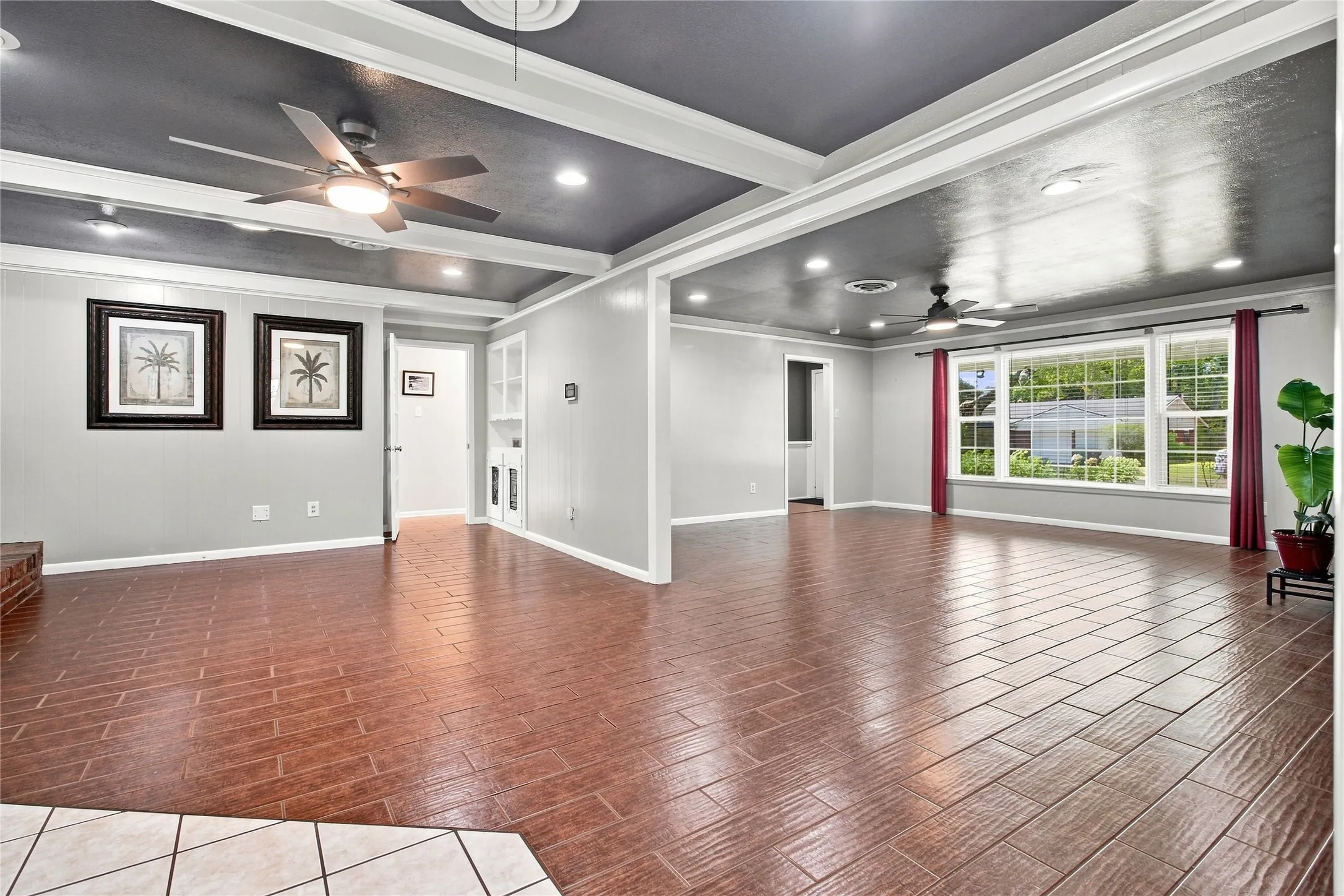 Single Family Residence For Sale in Tarrant County , 3552 Wosley Drive, Fort Worth, Texas 76133, 3 Bedroom, 2 Bathroom, 2 Garage spaces, 2,176 Sqft, built in 1959, mls#21354504, Real Estate Agent in Fort Worth, Homes For Sale in Tarrant county, Homes For Sale in Fort Worth, Realtor in Fort Worth Texas, Real Estate Brokerage Independent Realty Texas, Luminita Cordes Realtor