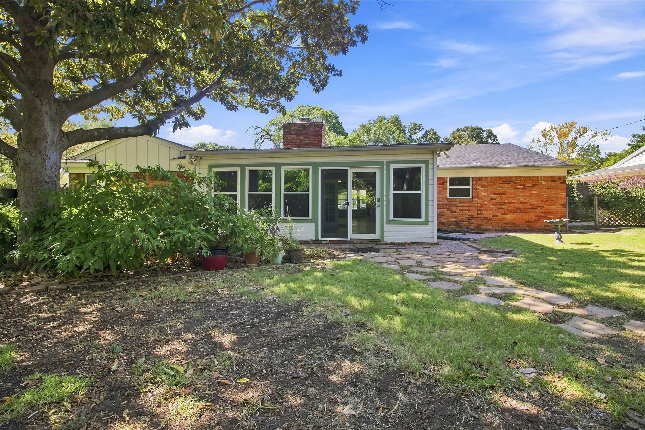 Single Family Residence For Sale in Tarrant County , 3552 Wosley Drive, Fort Worth, Texas 76133, 3 Bedroom, 2 Bathroom, 2 Garage spaces, 2,176 Sqft, built in 1959, mls#21354504, Real Estate Agent in Fort Worth, Homes For Sale in Tarrant county, Homes For Sale in Fort Worth, Realtor in Fort Worth Texas, Real Estate Brokerage Independent Realty Texas, Luminita Cordes Realtor