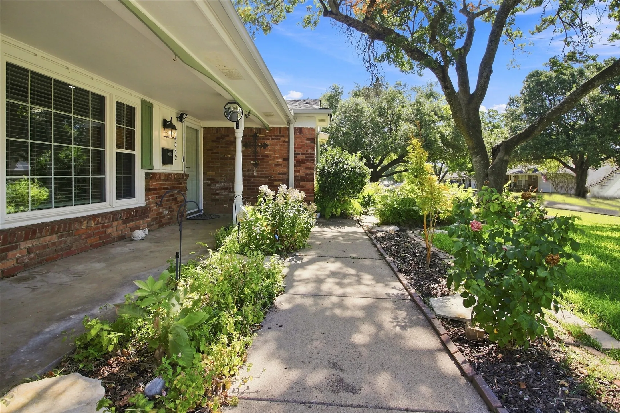 Single Family Residence For Sale in Tarrant County , 3552 Wosley Drive, Fort Worth, Texas 76133, 3 Bedroom, 2 Bathroom, 2 Garage spaces, 2,176 Sqft, built in 1959, mls#21354504, Real Estate Agent in Fort Worth, Homes For Sale in Tarrant county, Homes For Sale in Fort Worth, Realtor in Fort Worth Texas, Real Estate Brokerage Independent Realty Texas, Luminita Cordes Realtor