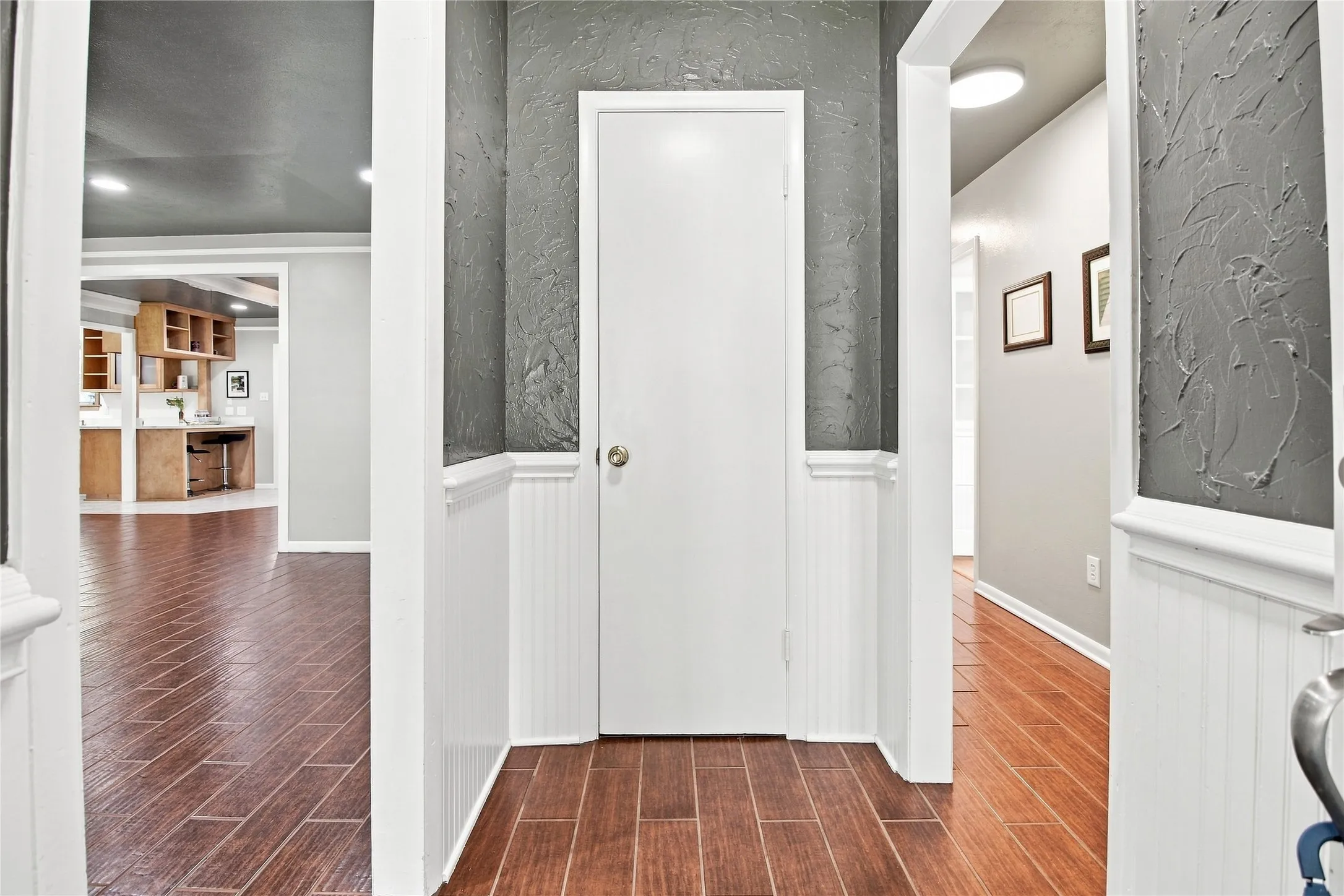 Single Family Residence For Sale in Tarrant County , 3552 Wosley Drive, Fort Worth, Texas 76133, 3 Bedroom, 2 Bathroom, 2 Garage spaces, 2,176 Sqft, built in 1959, mls#21354504, Real Estate Agent in Fort Worth, Homes For Sale in Tarrant county, Homes For Sale in Fort Worth, Realtor in Fort Worth Texas, Real Estate Brokerage Independent Realty Texas, Luminita Cordes Realtor