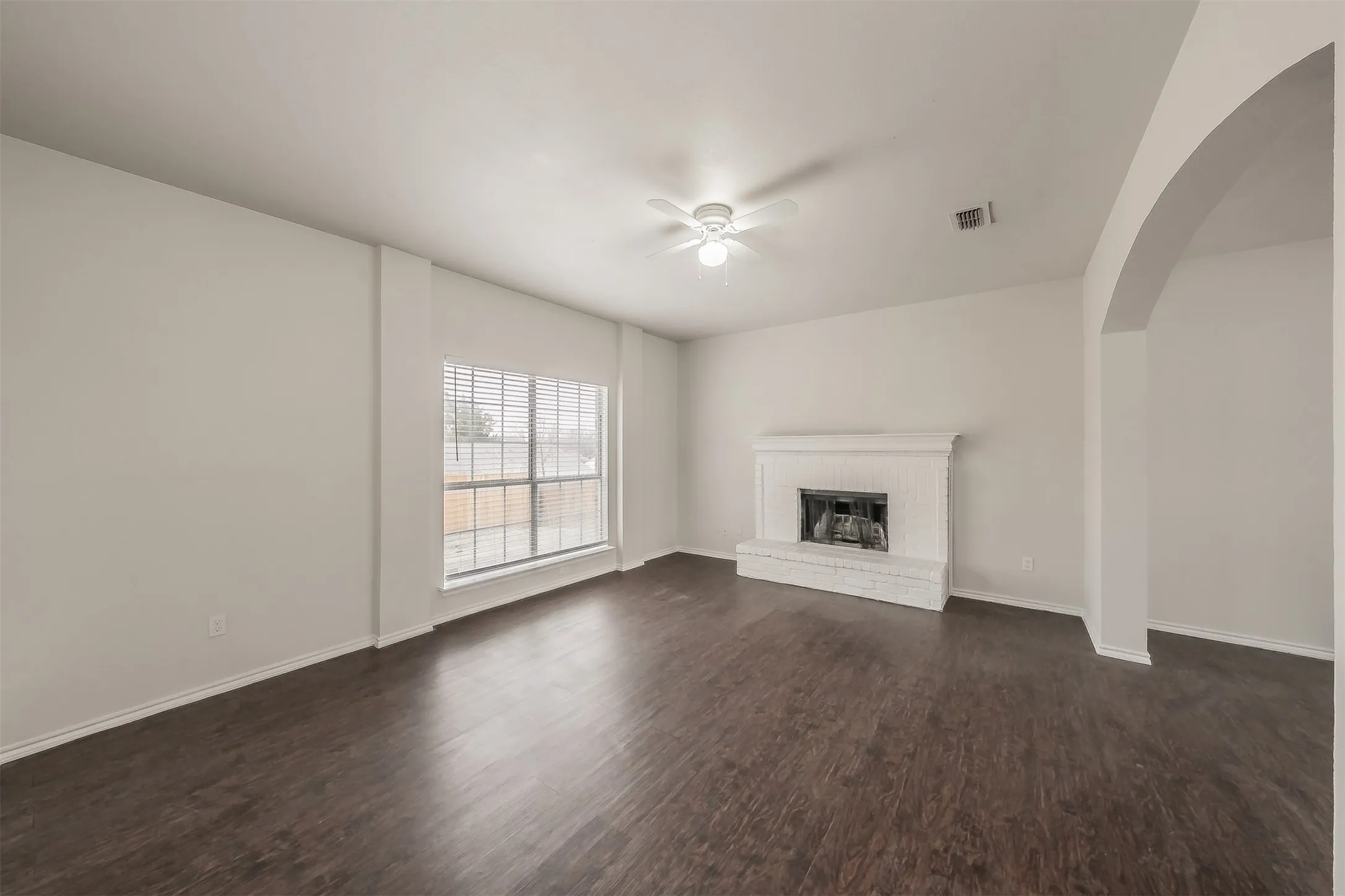 Single Family Residence For Rent in Tarrant County , 1411 Prentice Street, Arlington, Texas 76018, 4 Bedroom, 3 Bathroom, 2 Garage spaces, 2,108 Sqft, built in 1990, mls#21354521, Real Estate Agent in Arlington, Homes For Rent in Tarrant county, Homes For Rent in Arlington, Realtor in Arlington Texas, Real Estate Brokerage Independent Realty Texas, Luminita Cordes Realtor