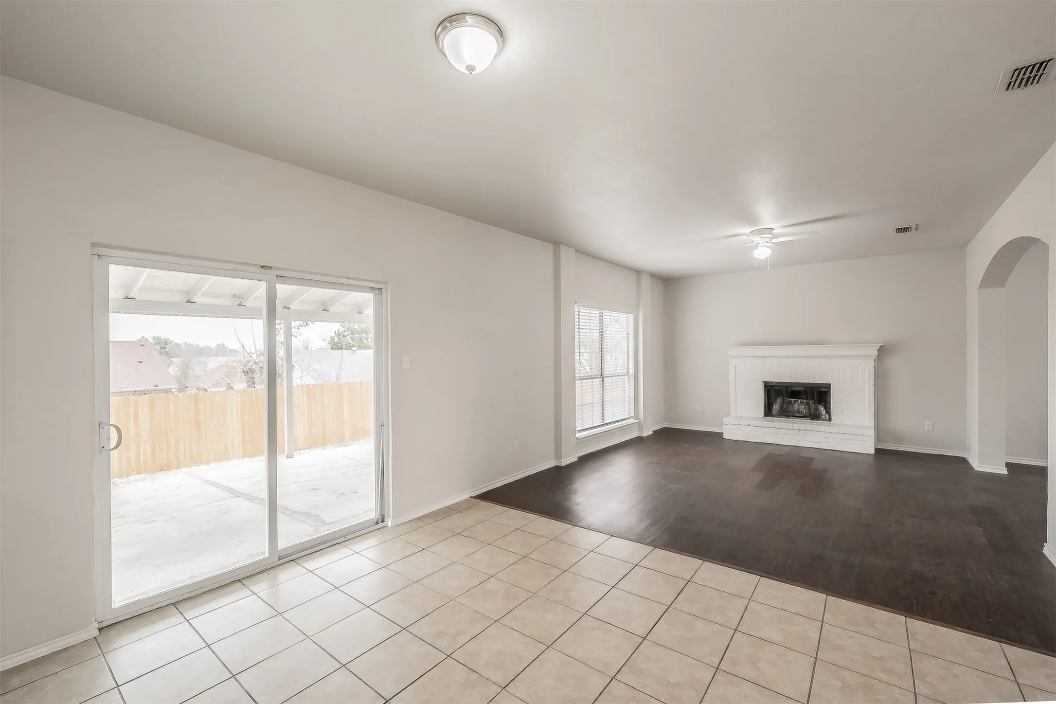 Single Family Residence For Rent in Tarrant County , 1411 Prentice Street, Arlington, Texas 76018, 4 Bedroom, 3 Bathroom, 2 Garage spaces, 2,108 Sqft, built in 1990, mls#21354521, Real Estate Agent in Arlington, Homes For Rent in Tarrant county, Homes For Rent in Arlington, Realtor in Arlington Texas, Real Estate Brokerage Independent Realty Texas, Luminita Cordes Realtor
