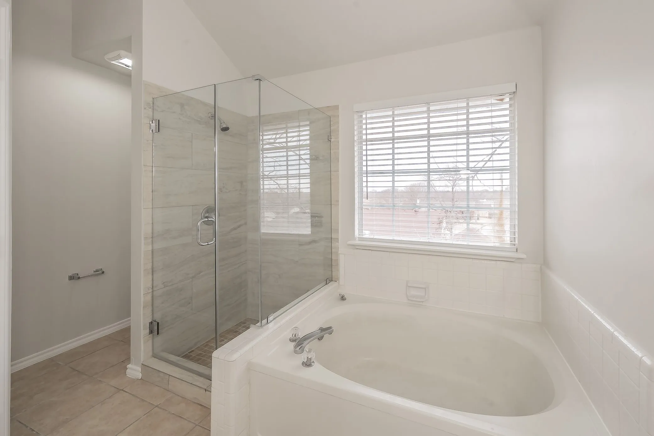 Single Family Residence For Rent in Tarrant County , 1411 Prentice Street, Arlington, Texas 76018, 4 Bedroom, 3 Bathroom, 2 Garage spaces, 2,108 Sqft, built in 1990, mls#21354521, Real Estate Agent in Arlington, Homes For Rent in Tarrant county, Homes For Rent in Arlington, Realtor in Arlington Texas, Real Estate Brokerage Independent Realty Texas, Luminita Cordes Realtor