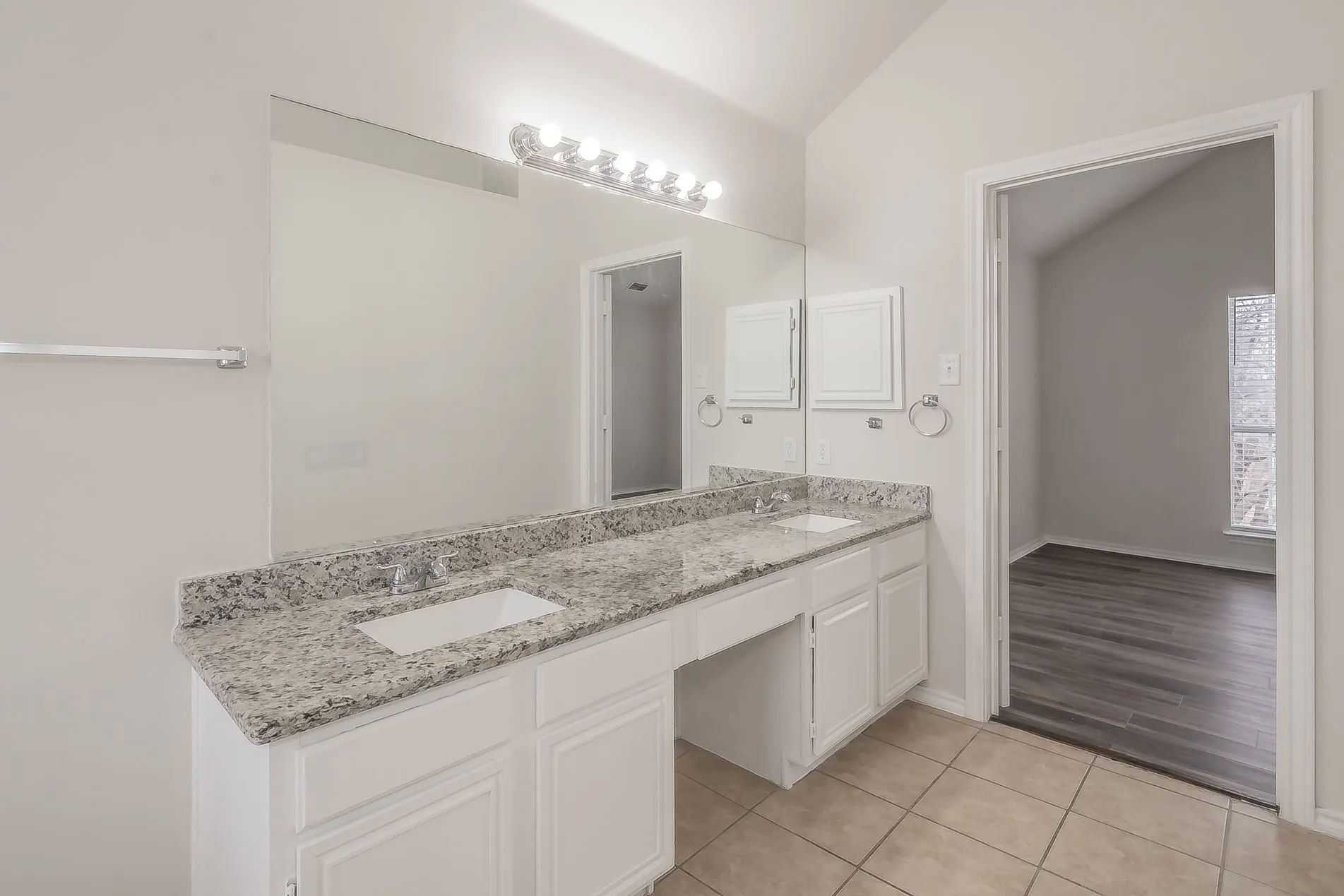 Single Family Residence For Rent in Tarrant County , 1411 Prentice Street, Arlington, Texas 76018, 4 Bedroom, 3 Bathroom, 2 Garage spaces, 2,108 Sqft, built in 1990, mls#21354521, Real Estate Agent in Arlington, Homes For Rent in Tarrant county, Homes For Rent in Arlington, Realtor in Arlington Texas, Real Estate Brokerage Independent Realty Texas, Luminita Cordes Realtor