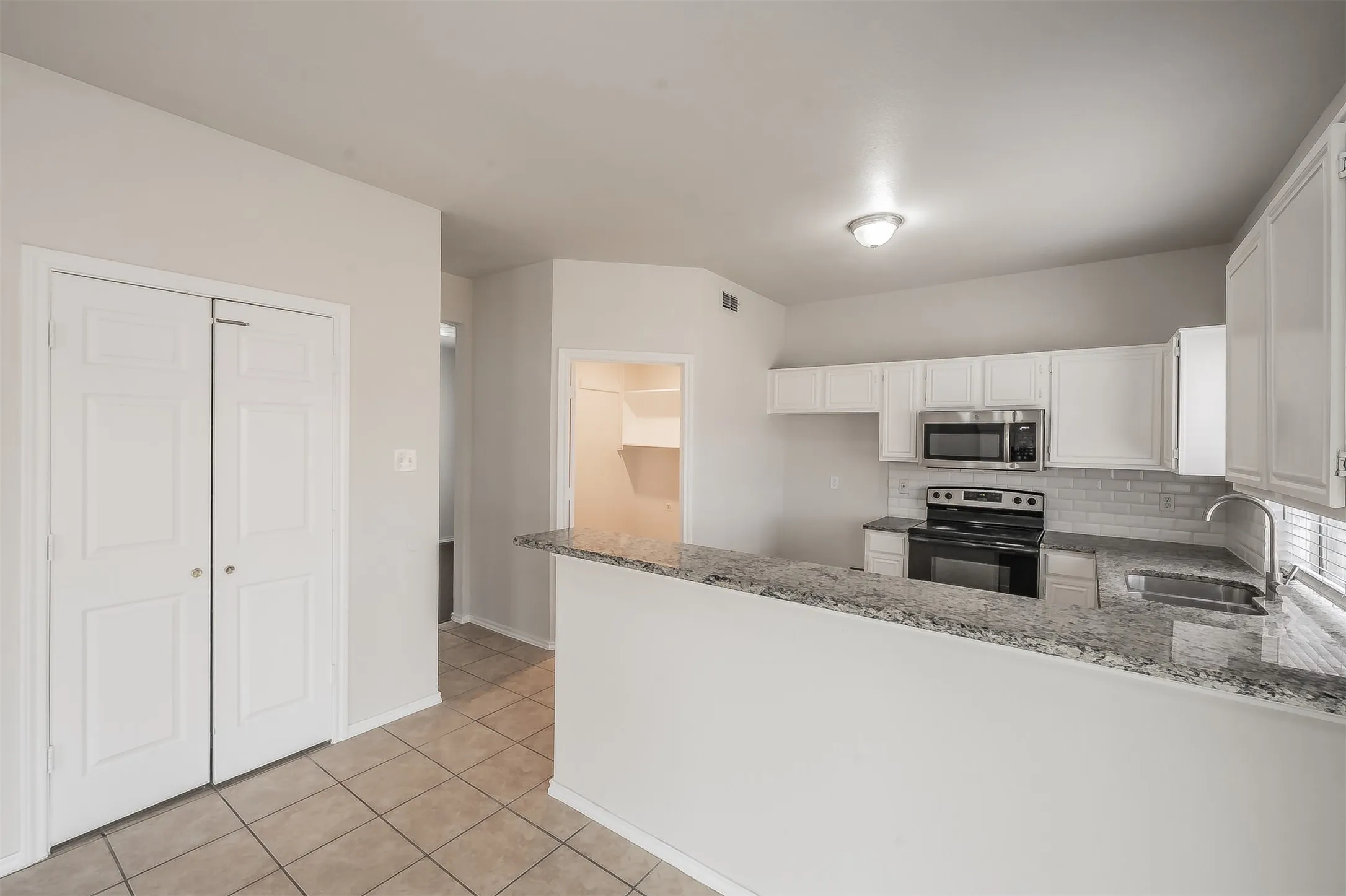 Single Family Residence For Rent in Tarrant County , 1411 Prentice Street, Arlington, Texas 76018, 4 Bedroom, 3 Bathroom, 2 Garage spaces, 2,108 Sqft, built in 1990, mls#21354521, Real Estate Agent in Arlington, Homes For Rent in Tarrant county, Homes For Rent in Arlington, Realtor in Arlington Texas, Real Estate Brokerage Independent Realty Texas, Luminita Cordes Realtor