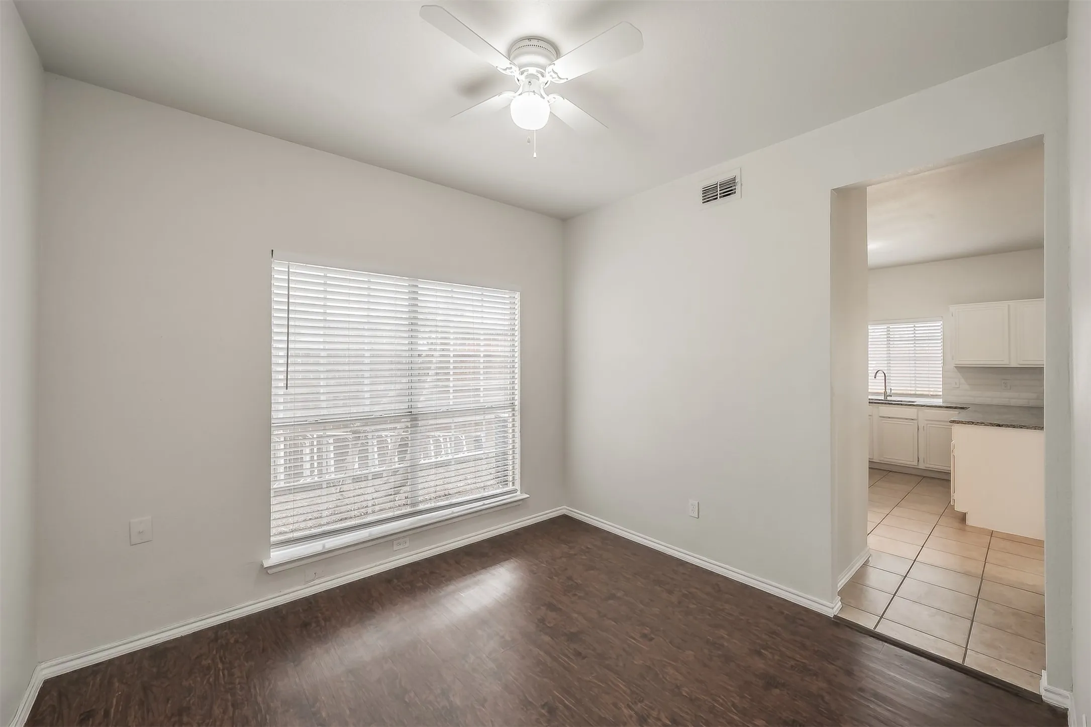 Single Family Residence For Rent in Tarrant County , 1411 Prentice Street, Arlington, Texas 76018, 4 Bedroom, 3 Bathroom, 2 Garage spaces, 2,108 Sqft, built in 1990, mls#21354521, Real Estate Agent in Arlington, Homes For Rent in Tarrant county, Homes For Rent in Arlington, Realtor in Arlington Texas, Real Estate Brokerage Independent Realty Texas, Luminita Cordes Realtor