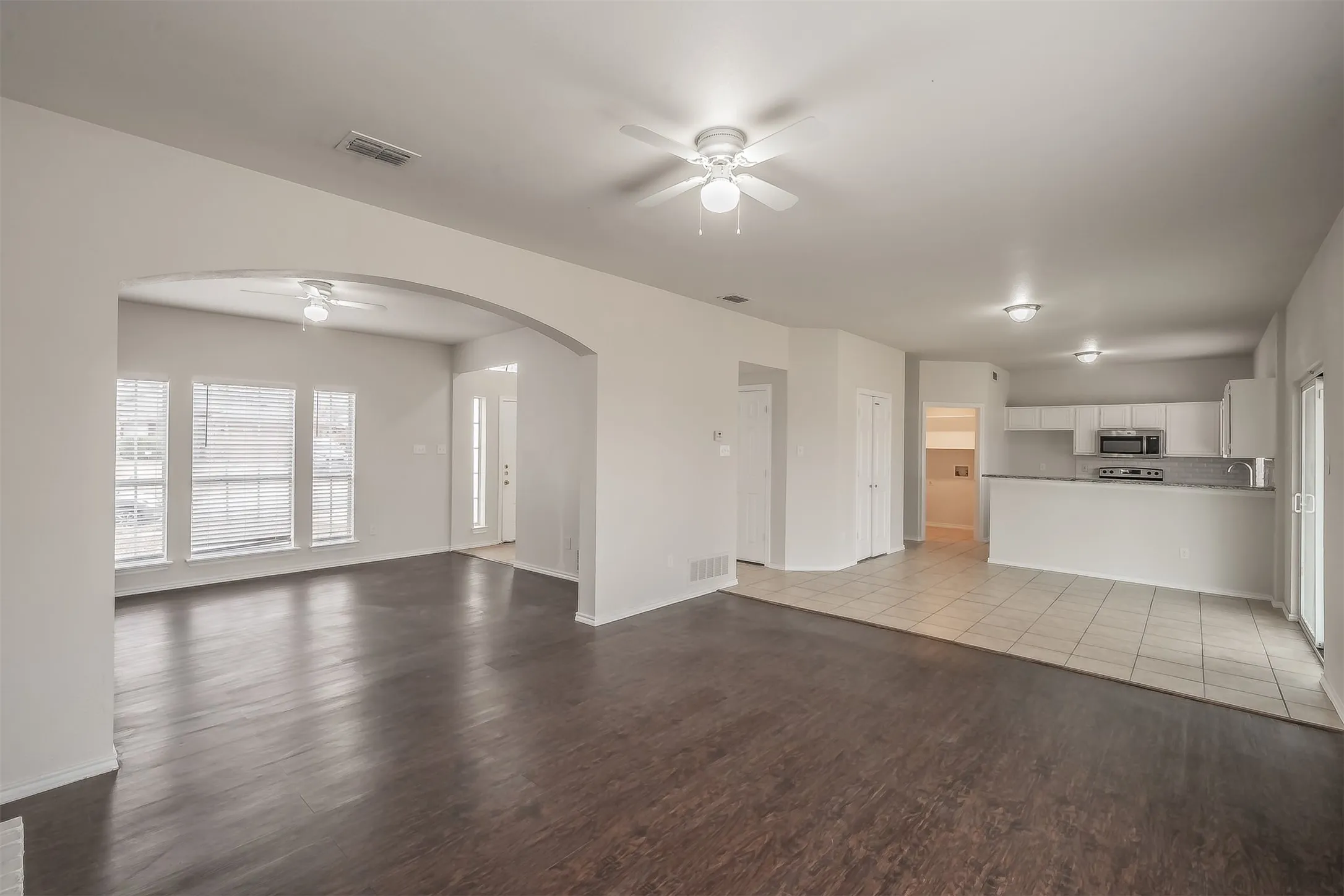 Single Family Residence For Rent in Tarrant County , 1411 Prentice Street, Arlington, Texas 76018, 4 Bedroom, 3 Bathroom, 2 Garage spaces, 2,108 Sqft, built in 1990, mls#21354521, Real Estate Agent in Arlington, Homes For Rent in Tarrant county, Homes For Rent in Arlington, Realtor in Arlington Texas, Real Estate Brokerage Independent Realty Texas, Luminita Cordes Realtor